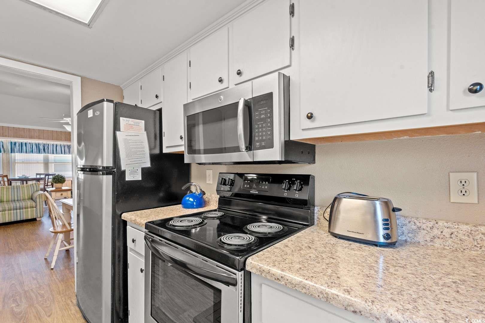 9500 Queens Ct. Property Photo 7