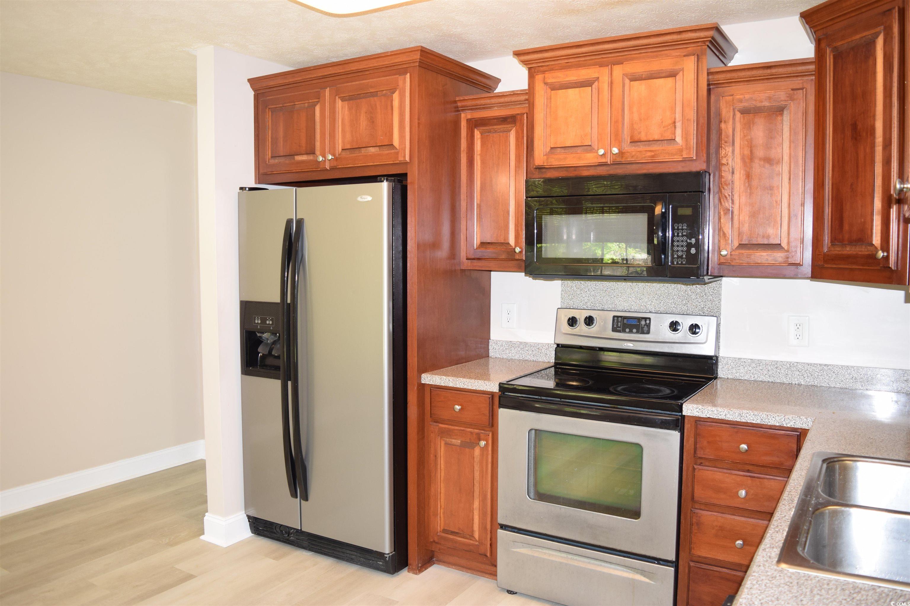 2429 Westbrook Dr. Property Photo 6