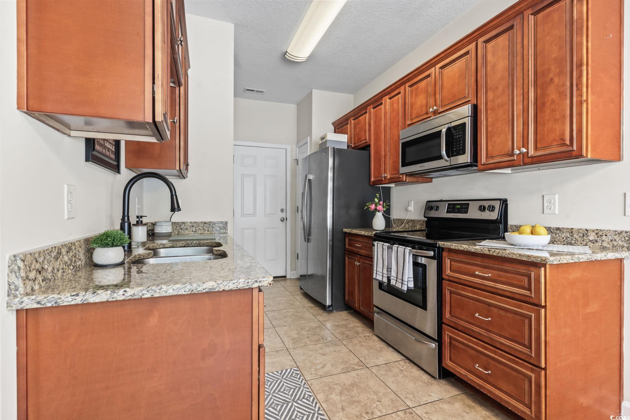 925 Oglethorpe Dr. Property Photo 18
