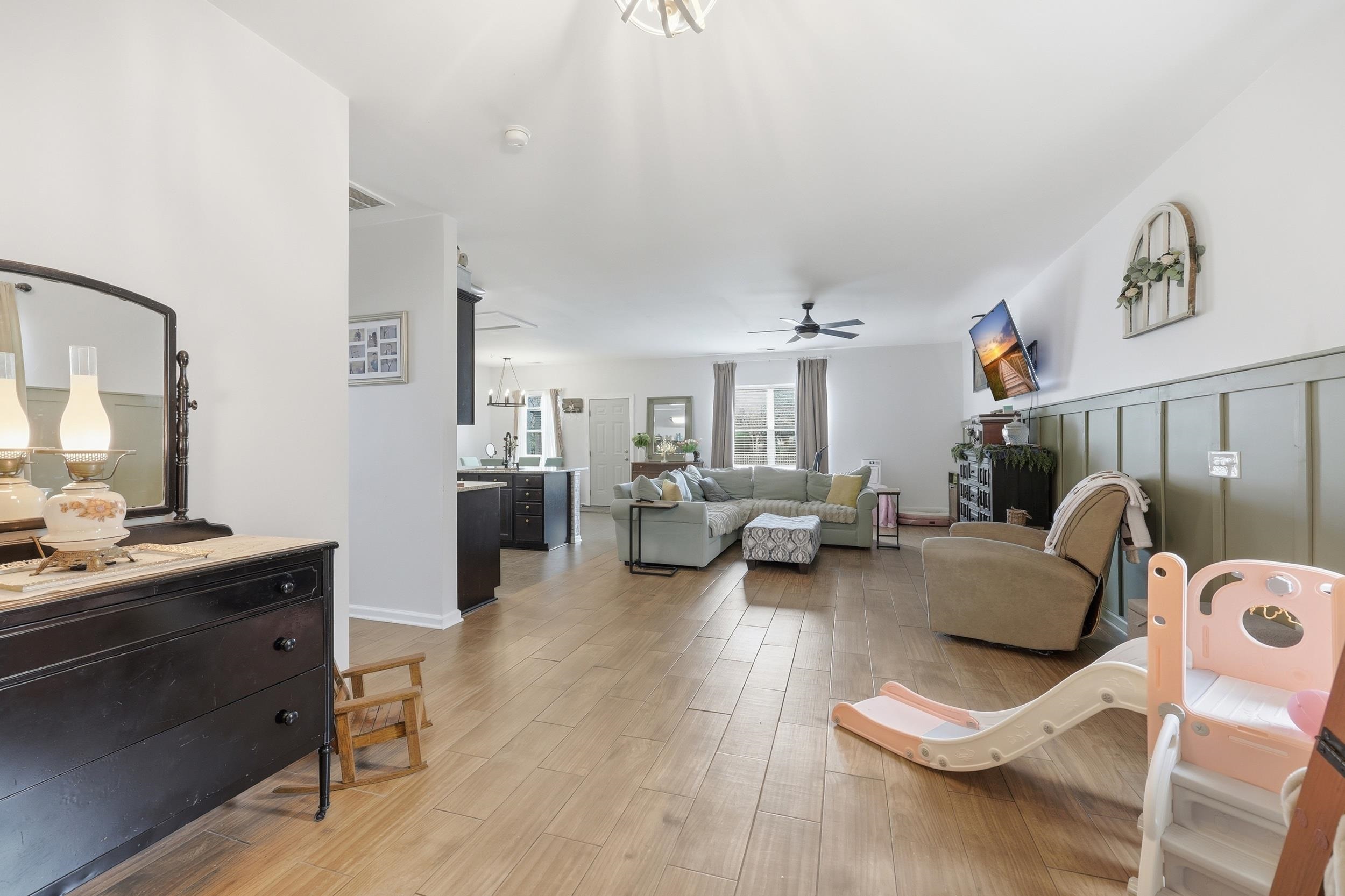 1093 Balmore Dr. Property Photo 4
