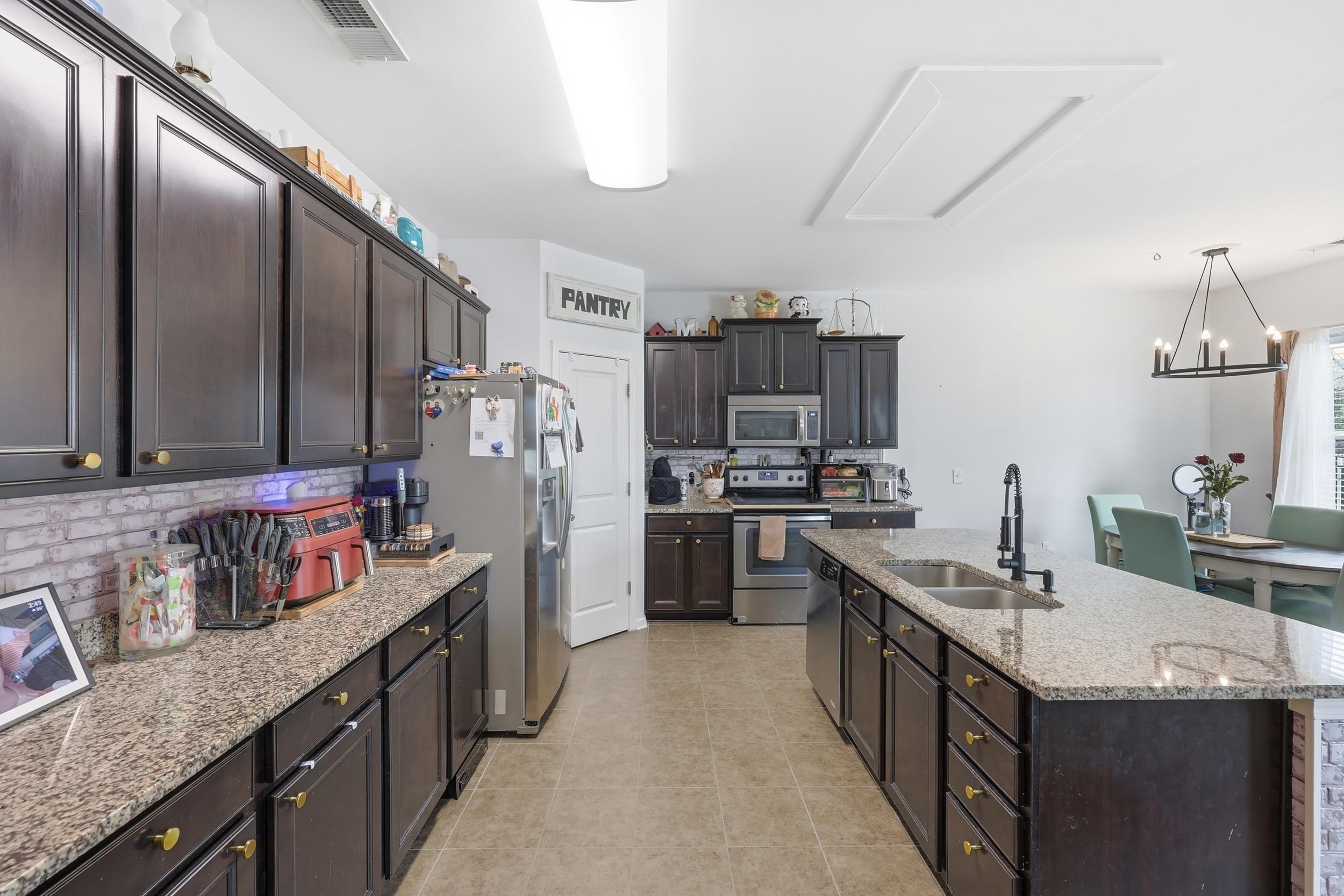1093 Balmore Dr. Property Photo 8