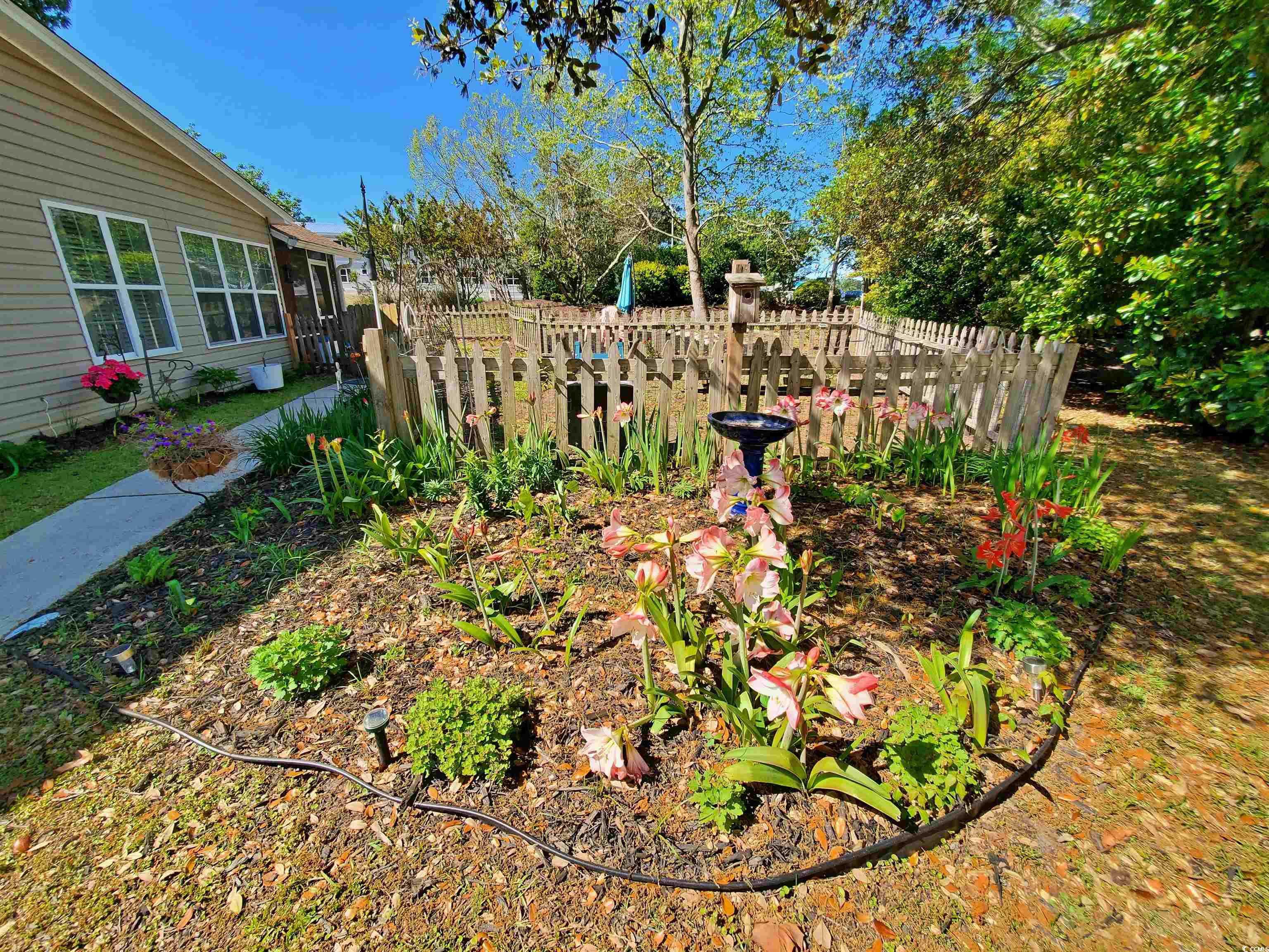 2488 Oriole Dr. Property Photo 3
