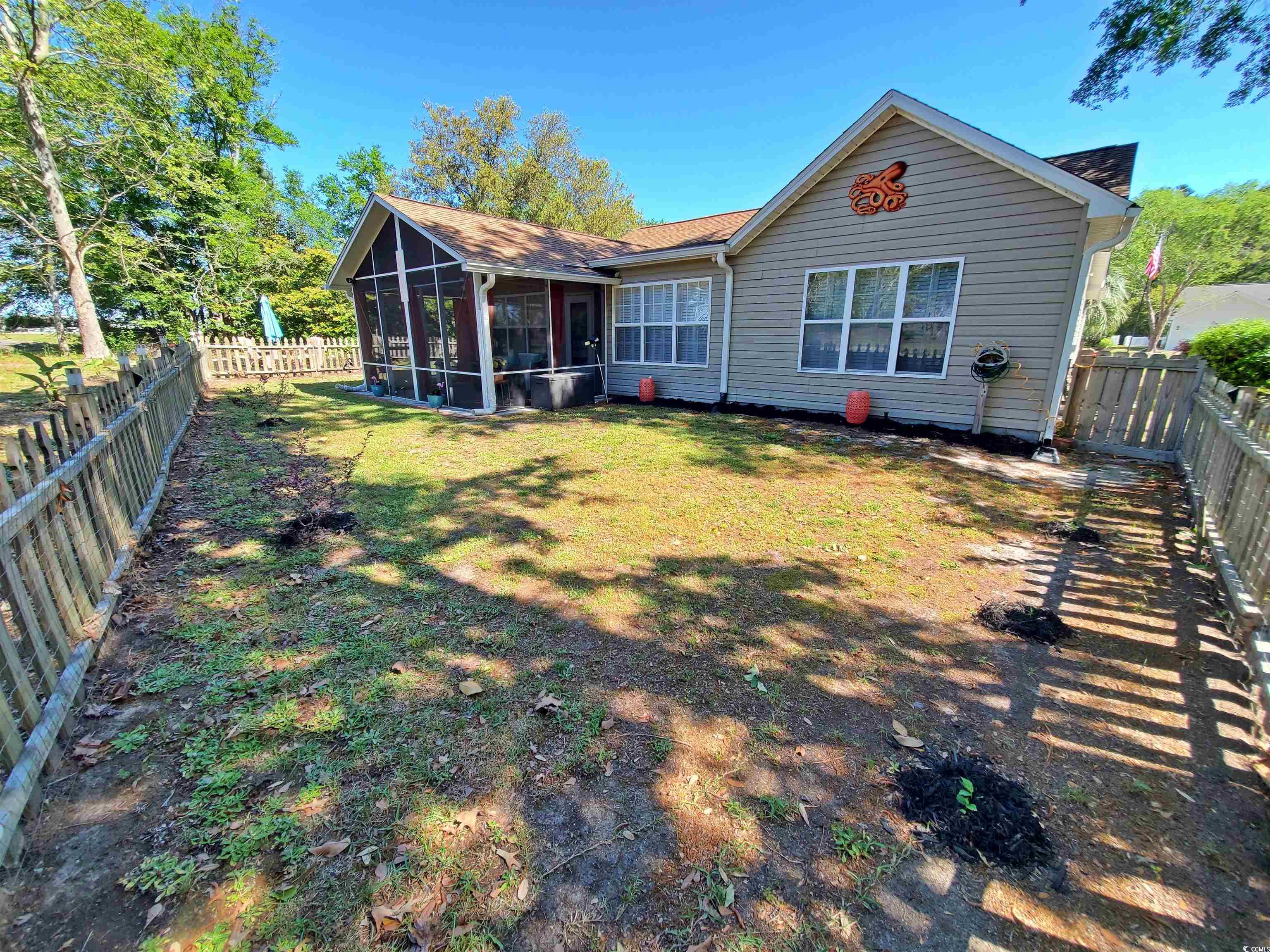 2488 Oriole Dr. Property Photo 6