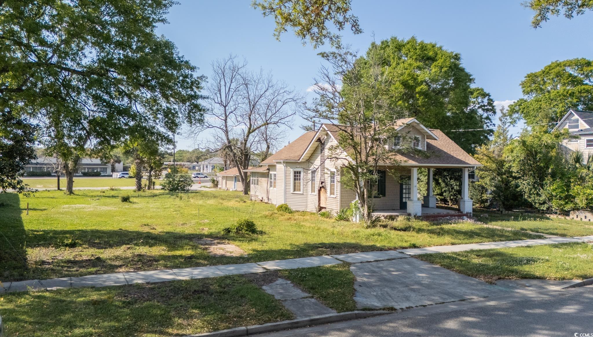 213 Dozier St. Property Photo 3