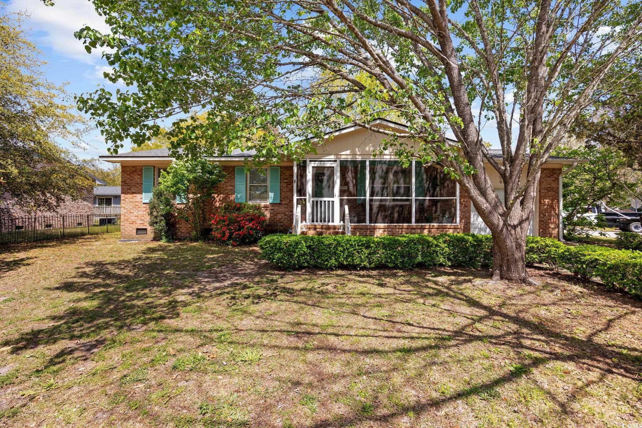 601 Jefferson Way Property Photo