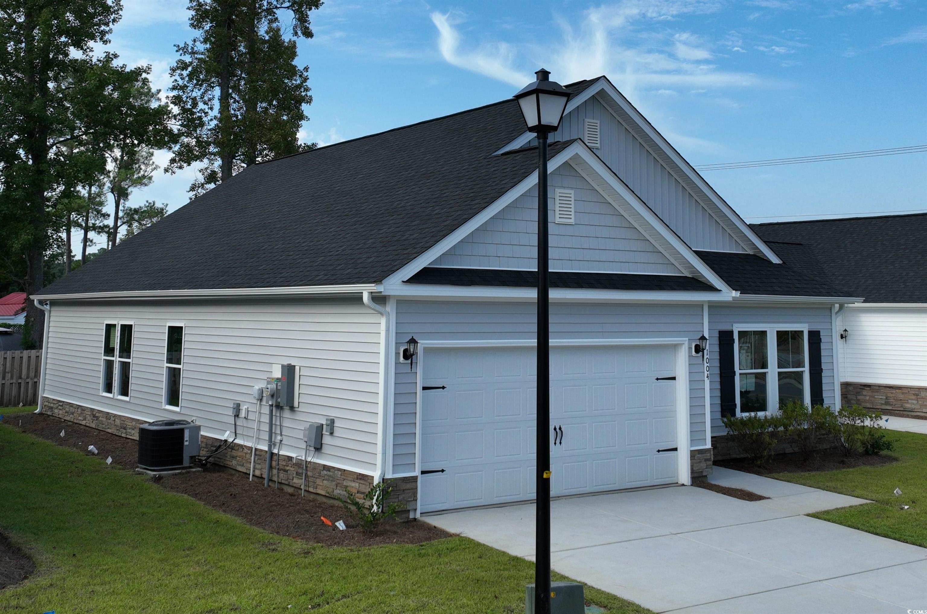 1052 Moen Loop Property Photo 3