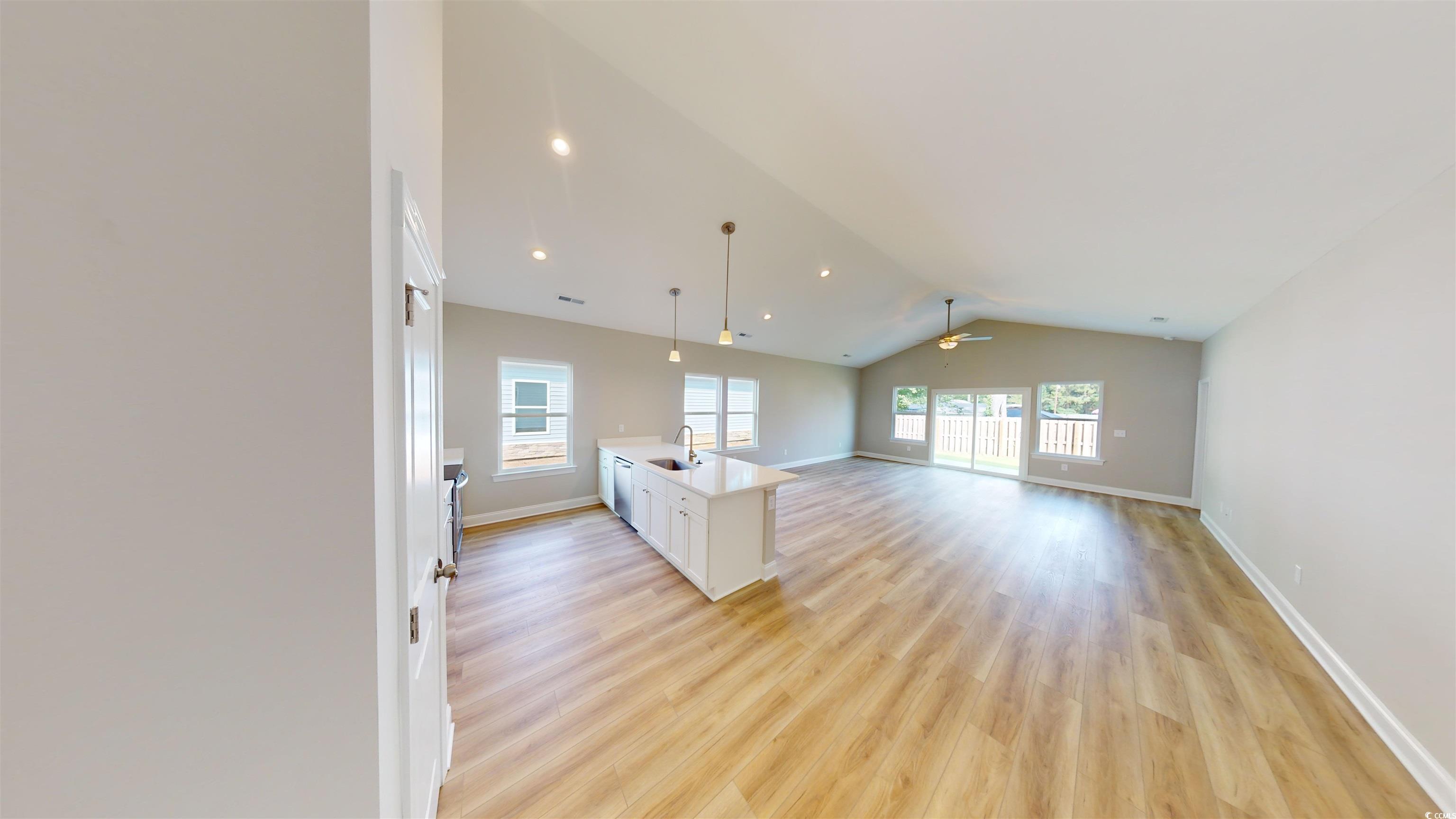 1052 Moen Loop Property Photo 6
