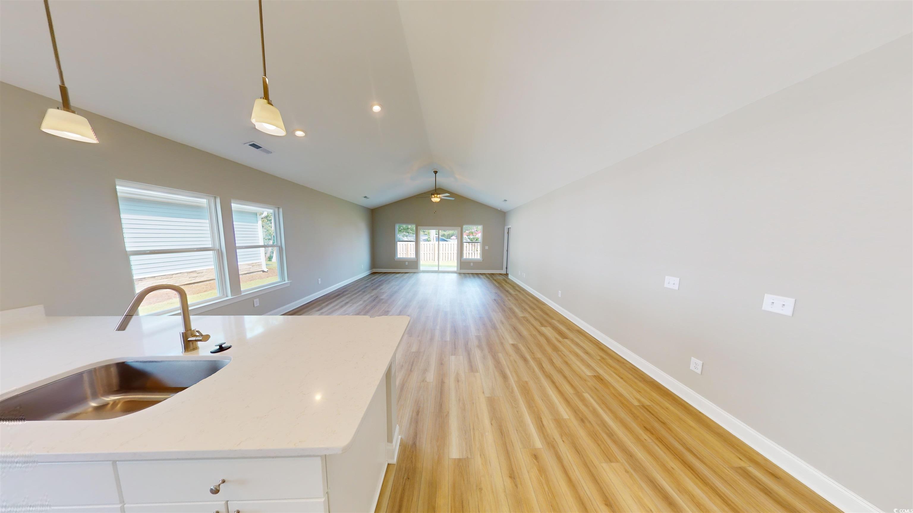 1052 Moen Loop Property Photo 8