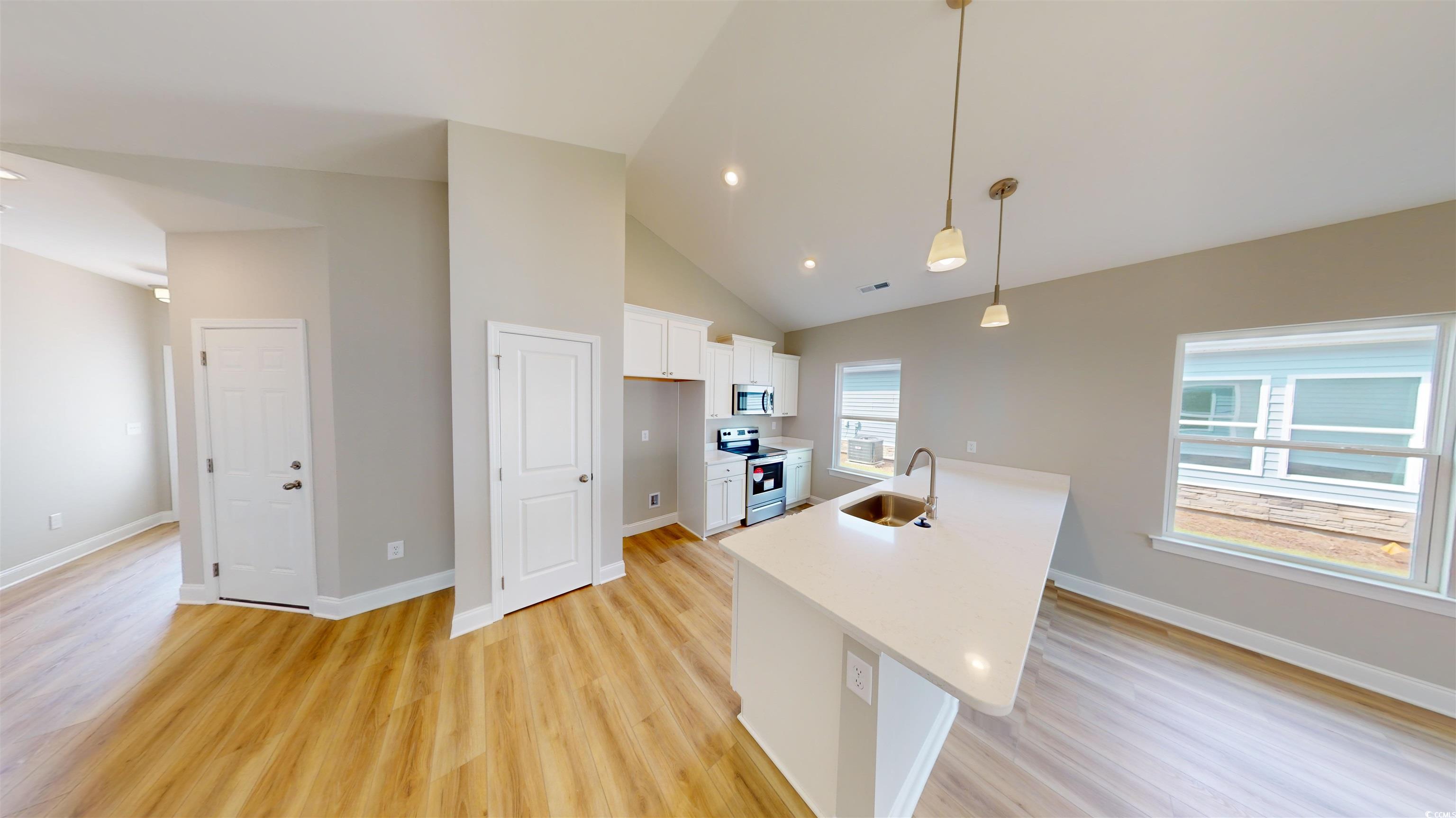 1052 Moen Loop Property Photo 10