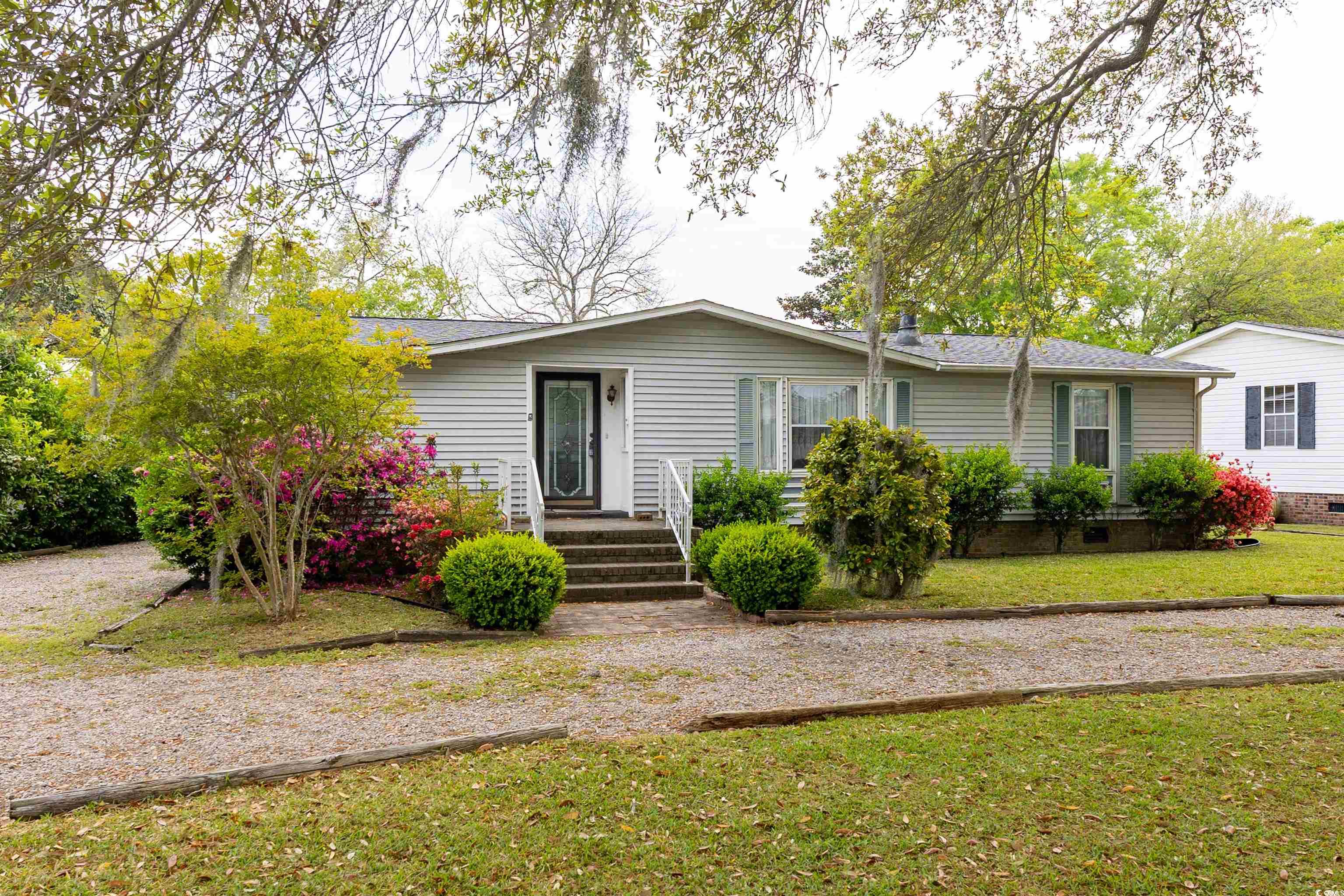 835 South Marlin Circle Property Photo 1