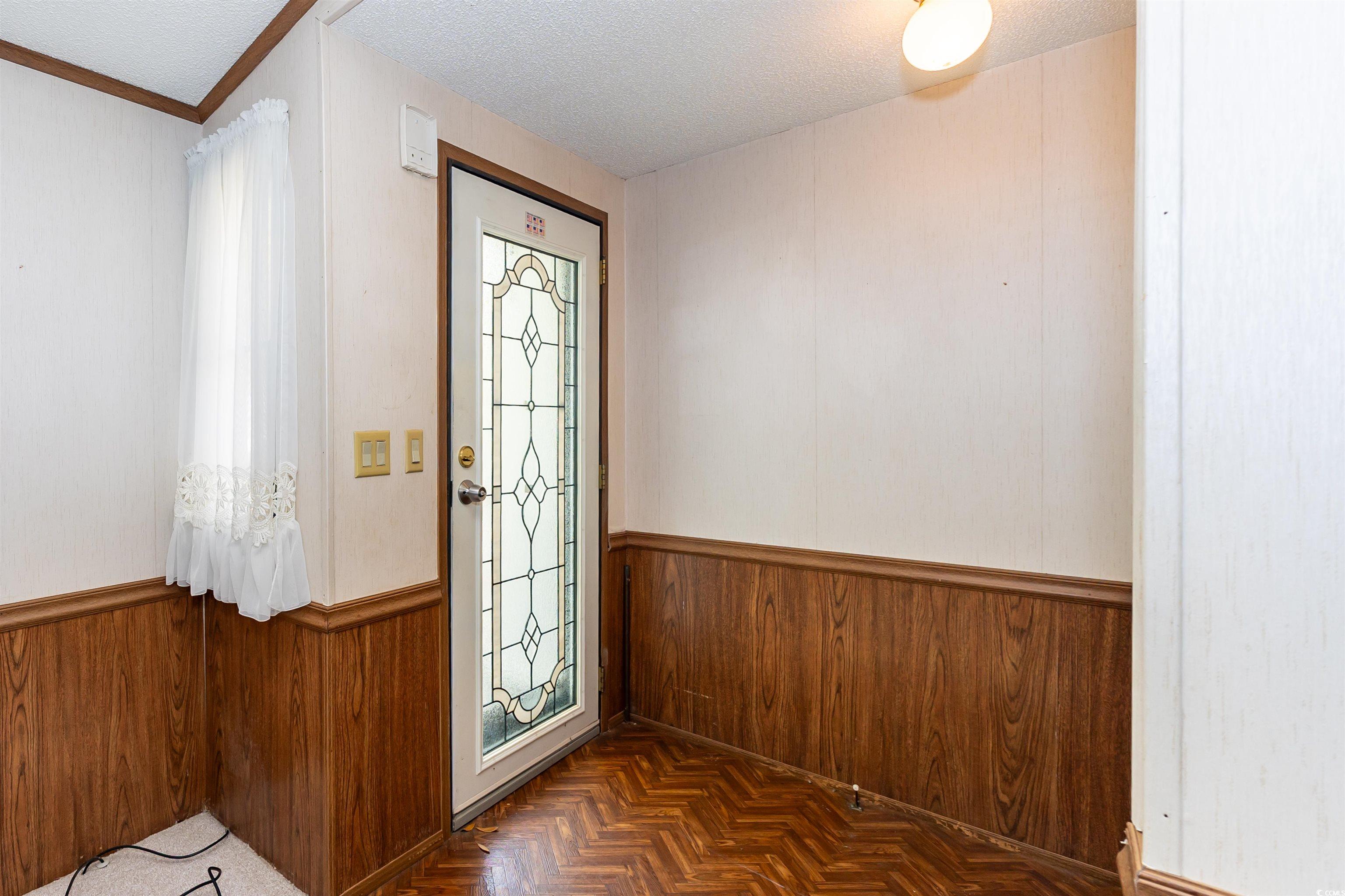 835 South Marlin Circle Property Photo 3