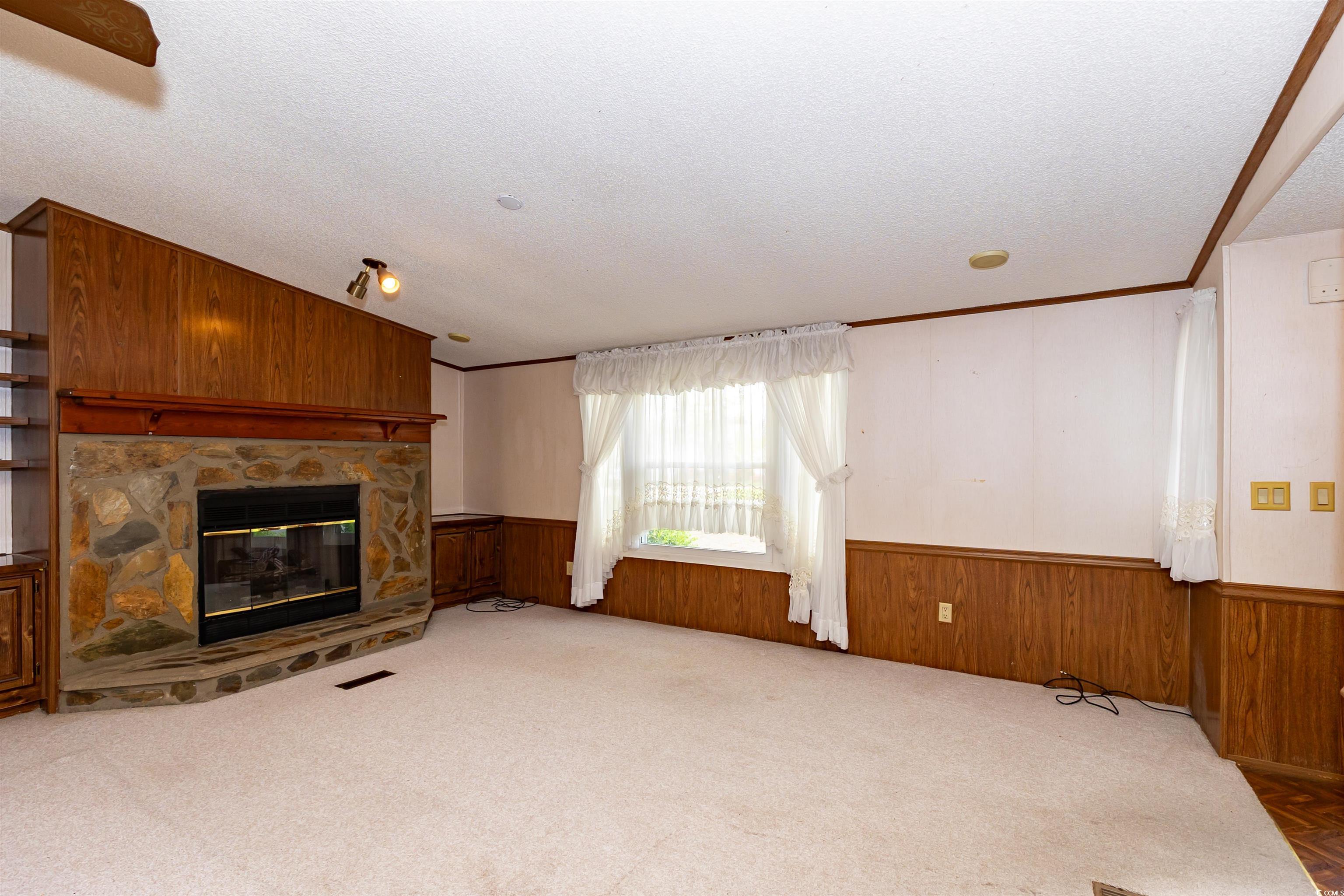 835 South Marlin Circle Property Photo 4