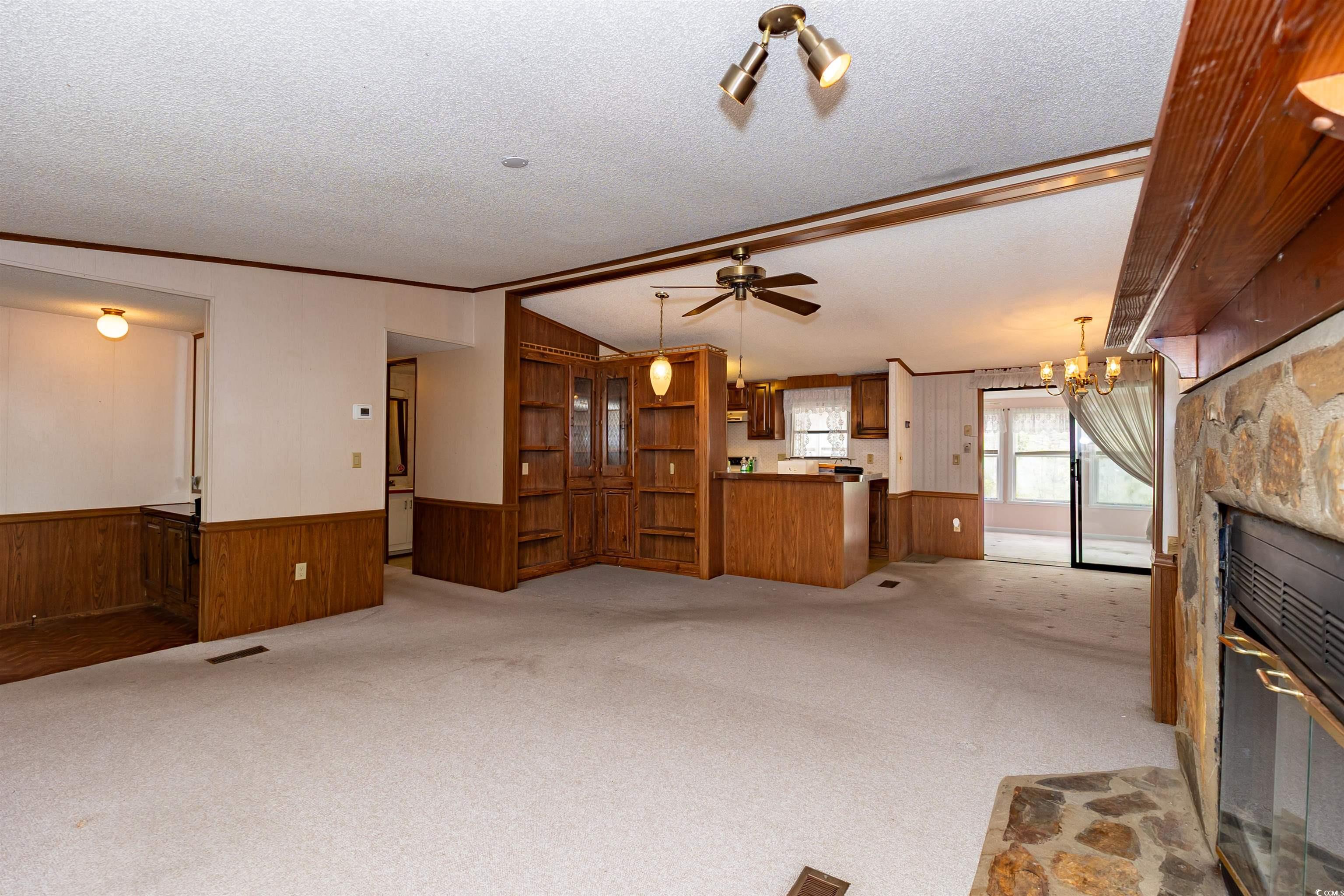 835 South Marlin Circle Property Photo 5