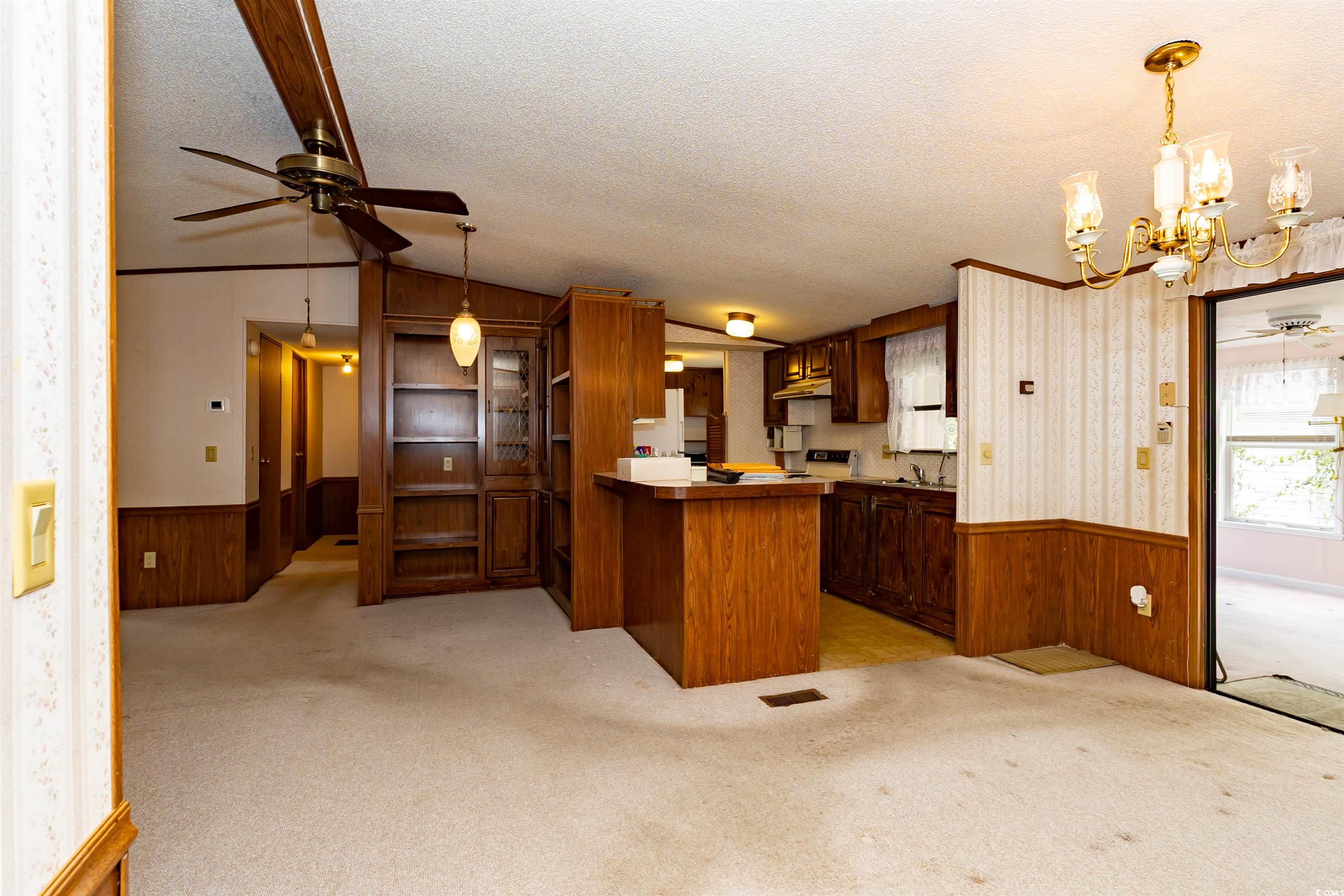 835 South Marlin Circle Property Photo 7