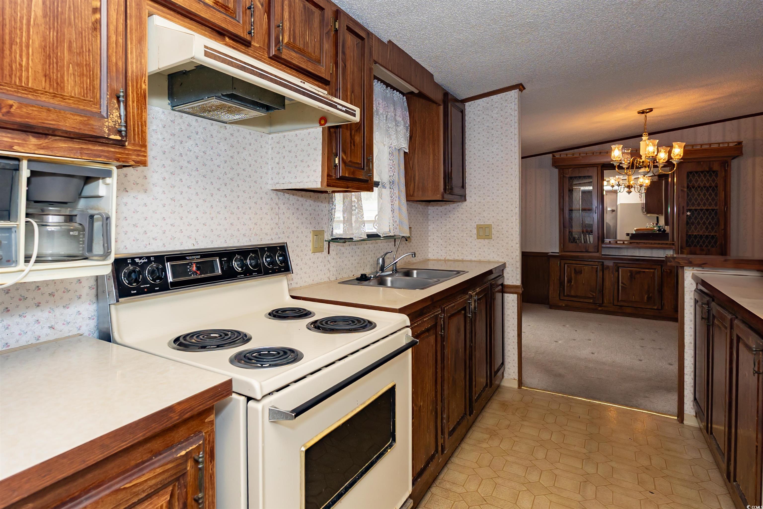835 South Marlin Circle Property Photo 8