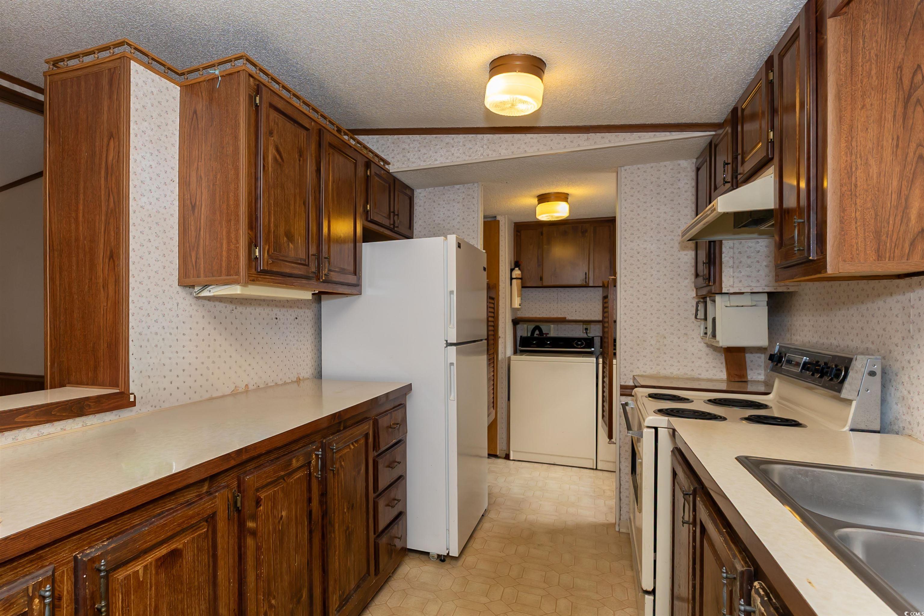 835 South Marlin Circle Property Photo 9