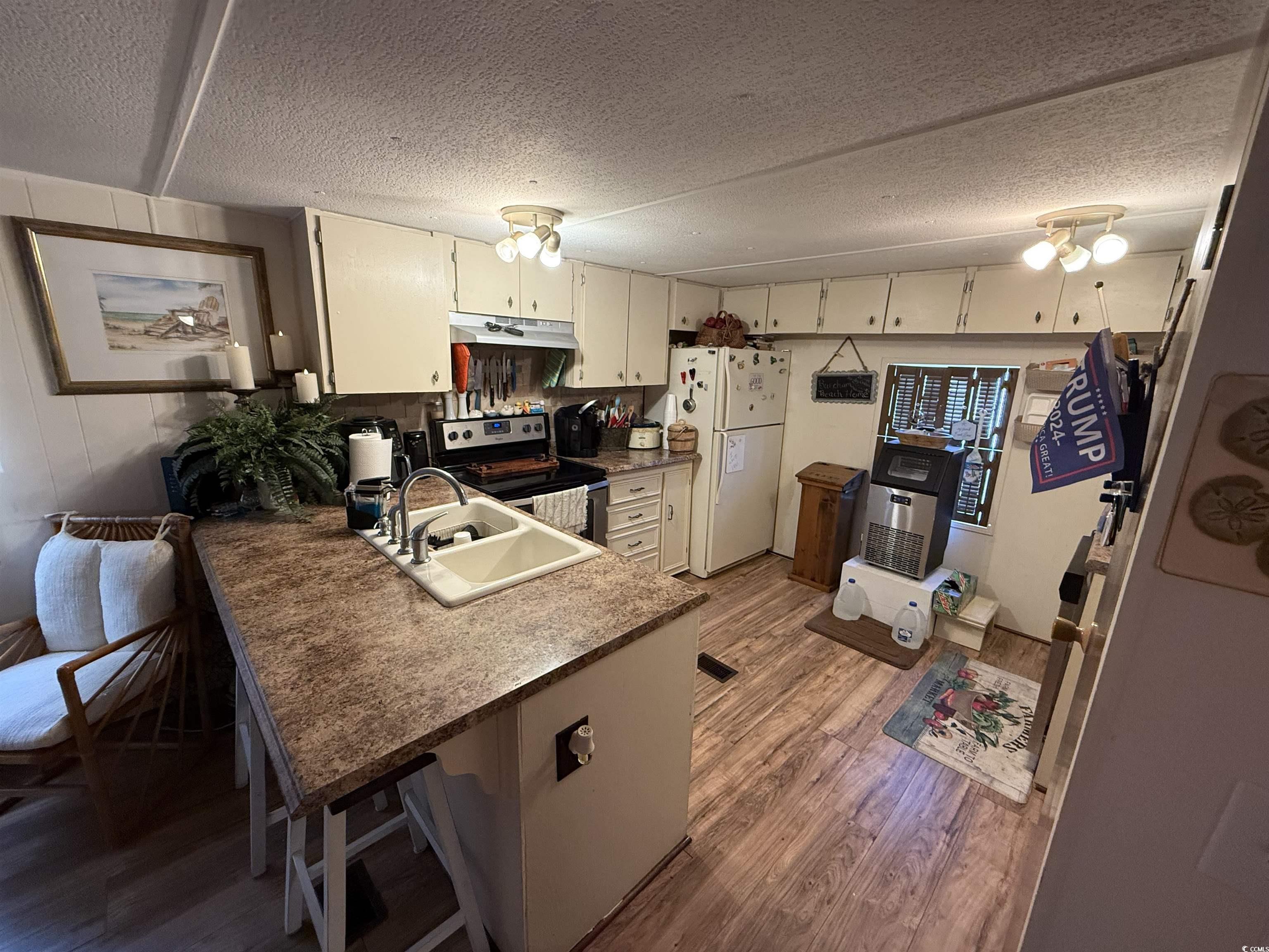 246 Comanche Dr. Property Photo 4