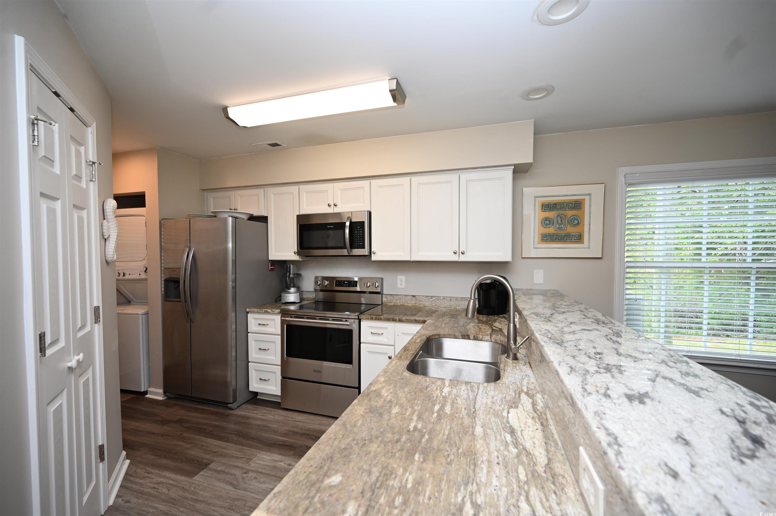 649 Tupelo Ln. Property Photo 4