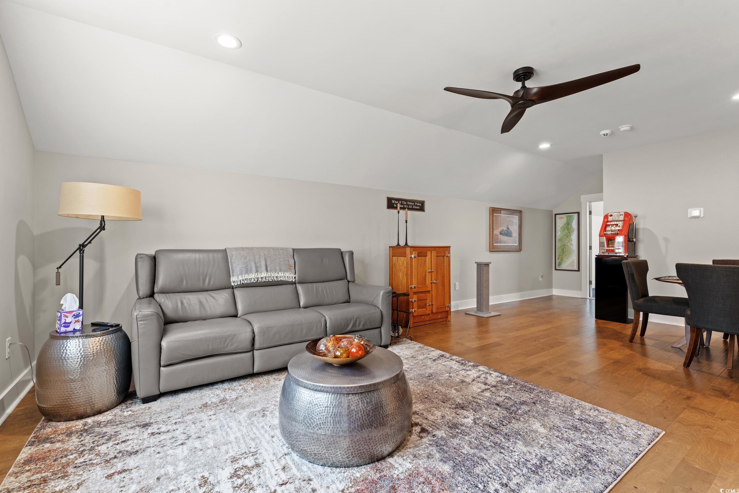 211 Blackwater Dr. Property Photo 23