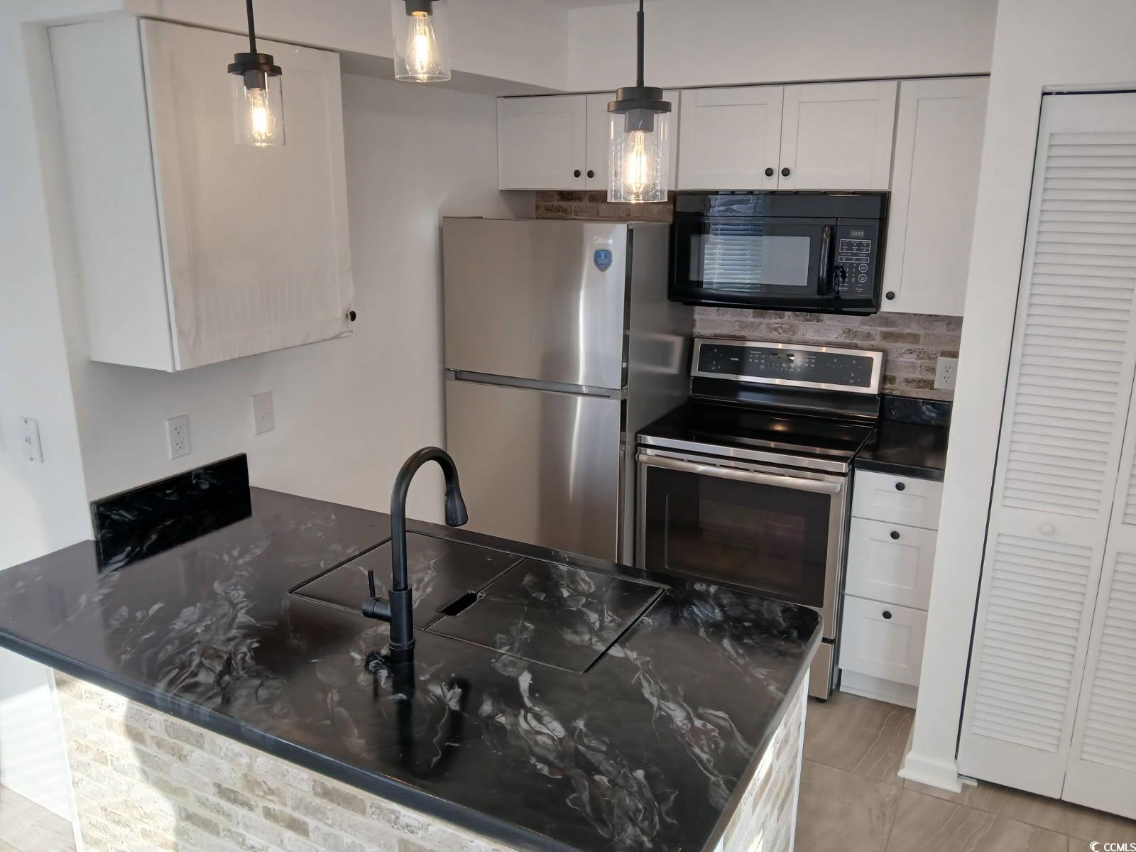 418 C Tree Top Ct. Property Photo 8