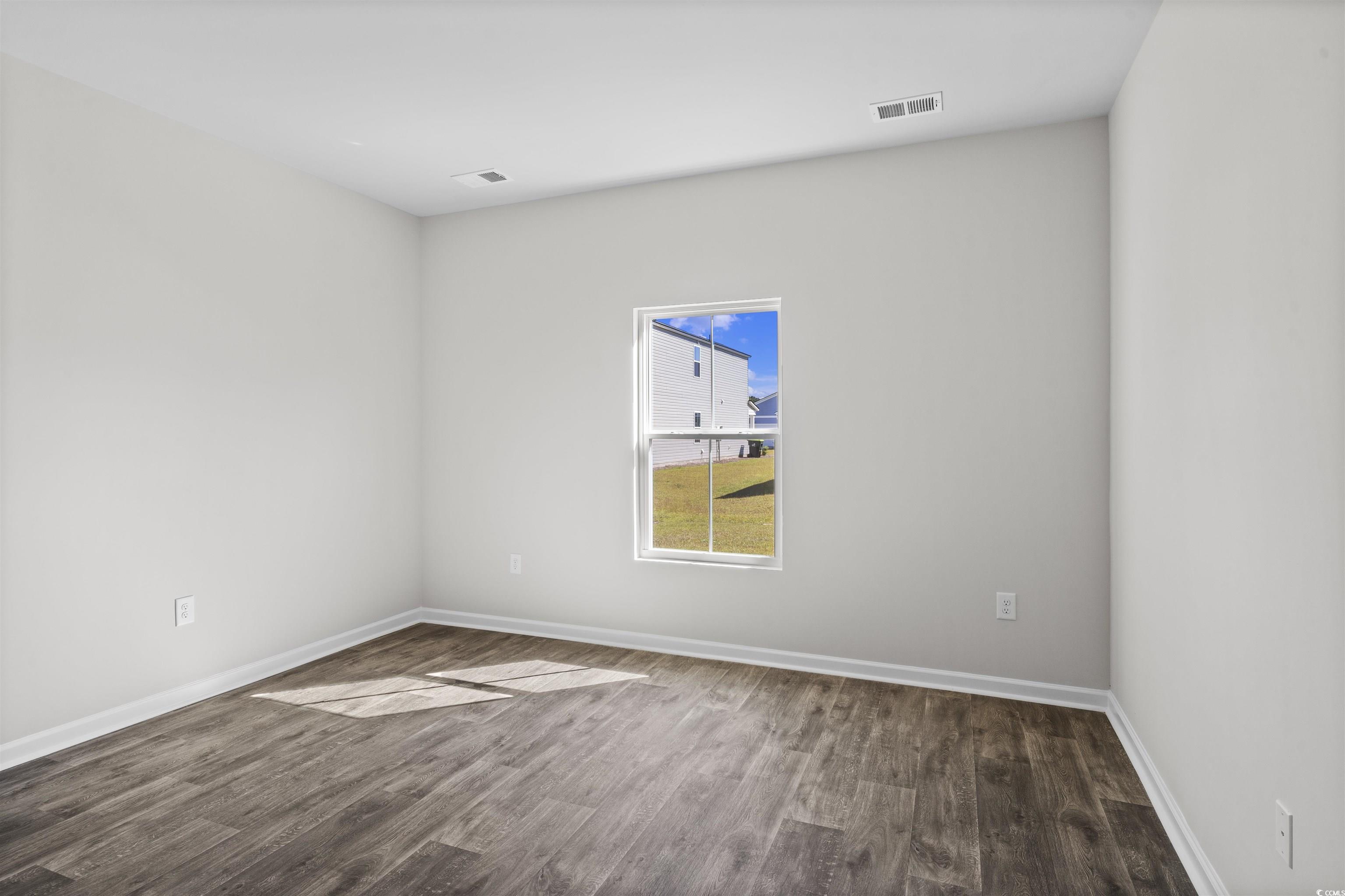 1043 Sentinel Ct. Property Photo 2