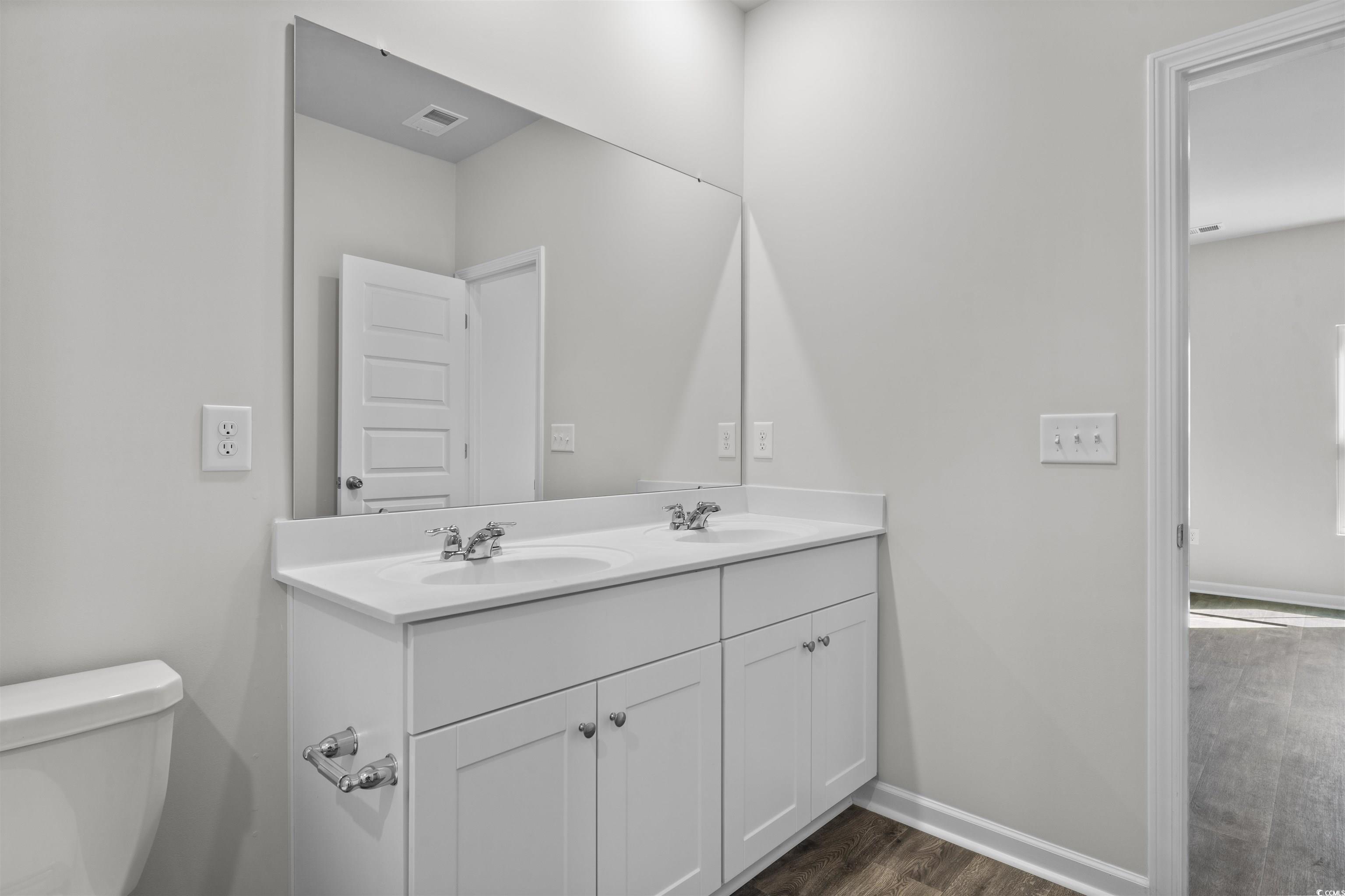 1043 Sentinel Ct. Property Photo 7