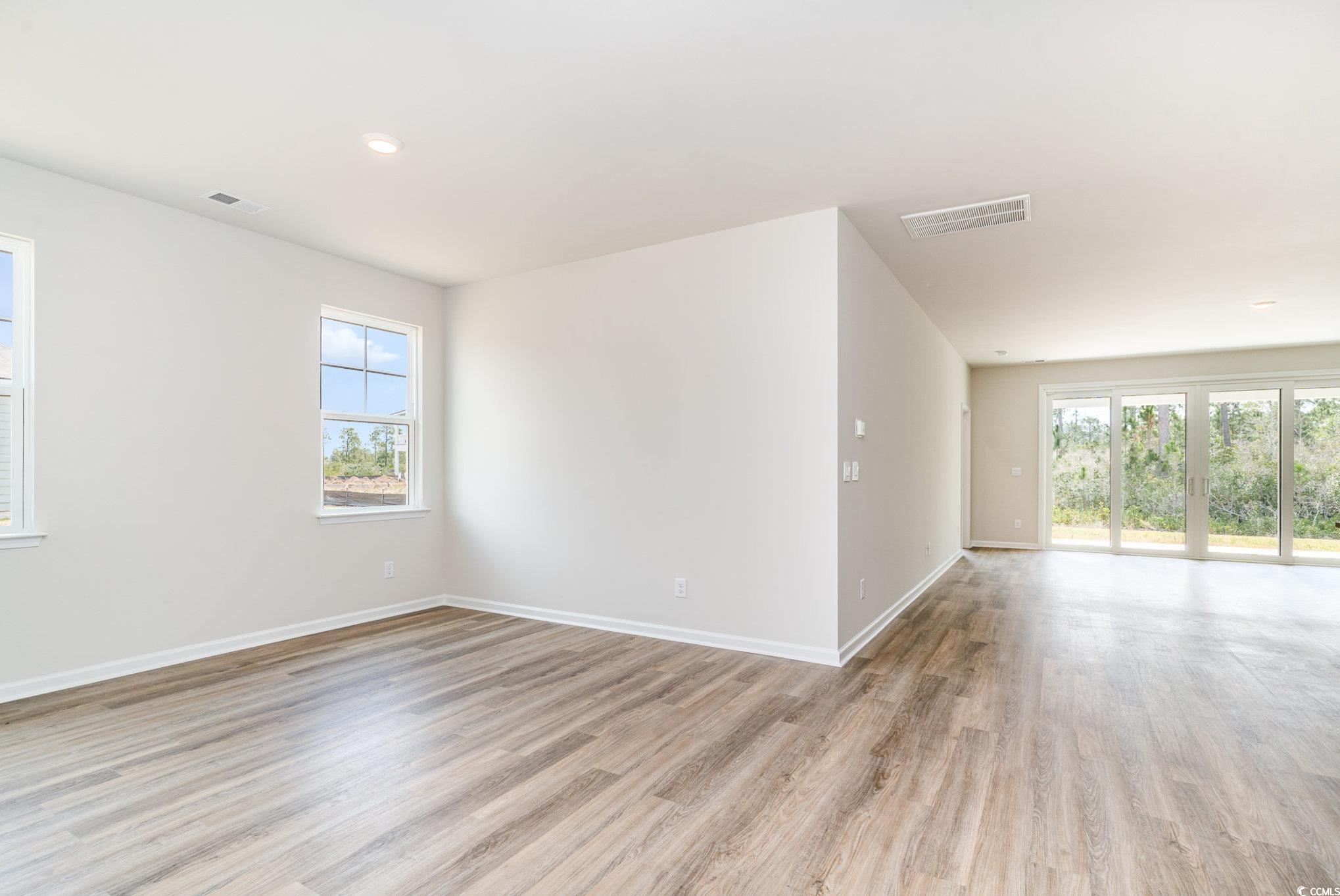 873 Ireland Dr. Property Photo 6