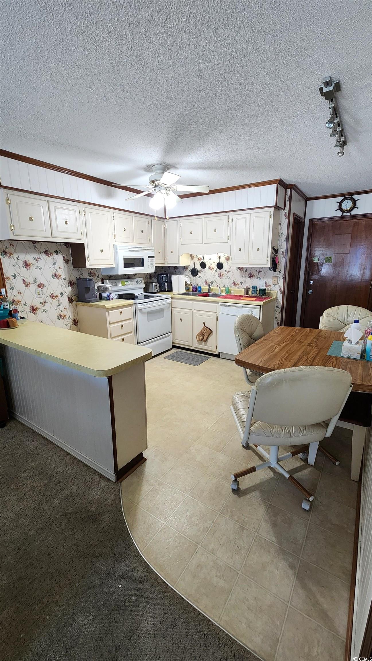 9540 Shore Dr. Property Photo 6
