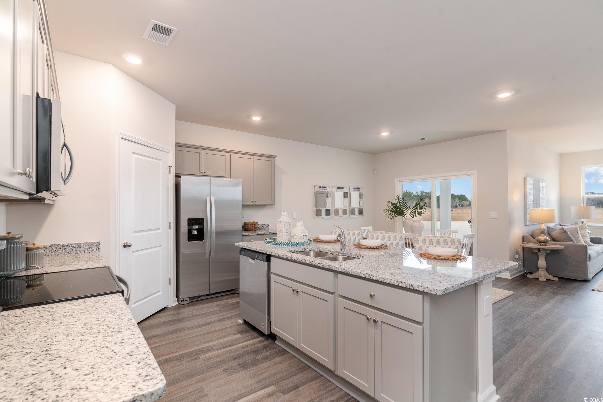 7367 Meadow Walk Loop Property Photo 3