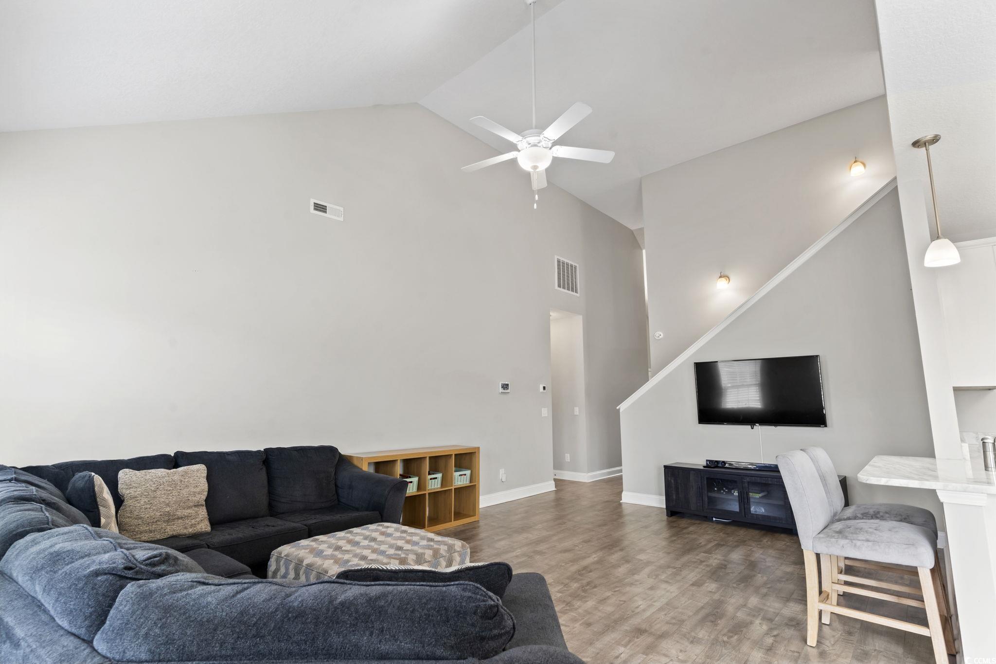 712 Hobonny Loop Property Photo 7