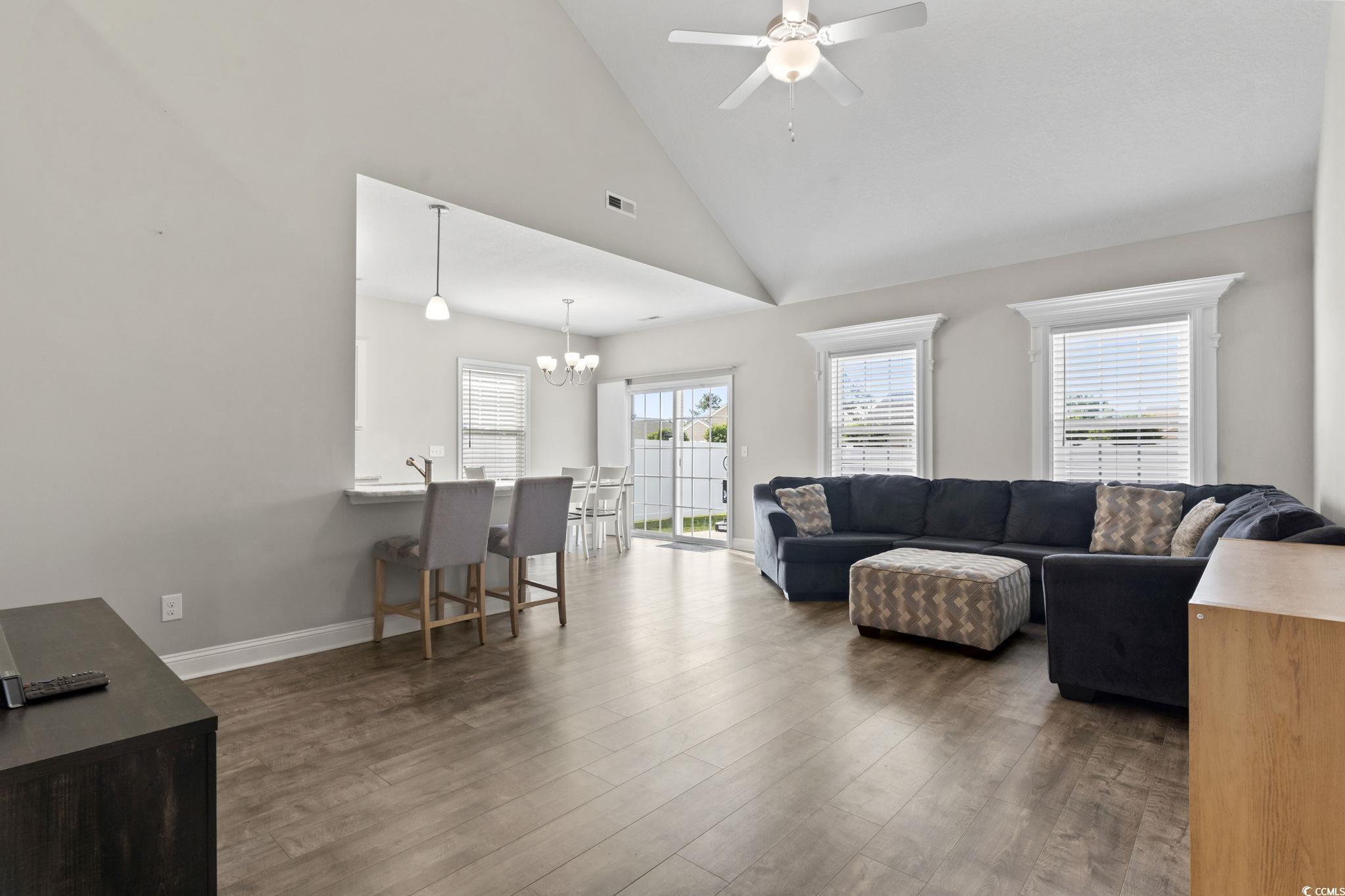 712 Hobonny Loop Property Photo 8