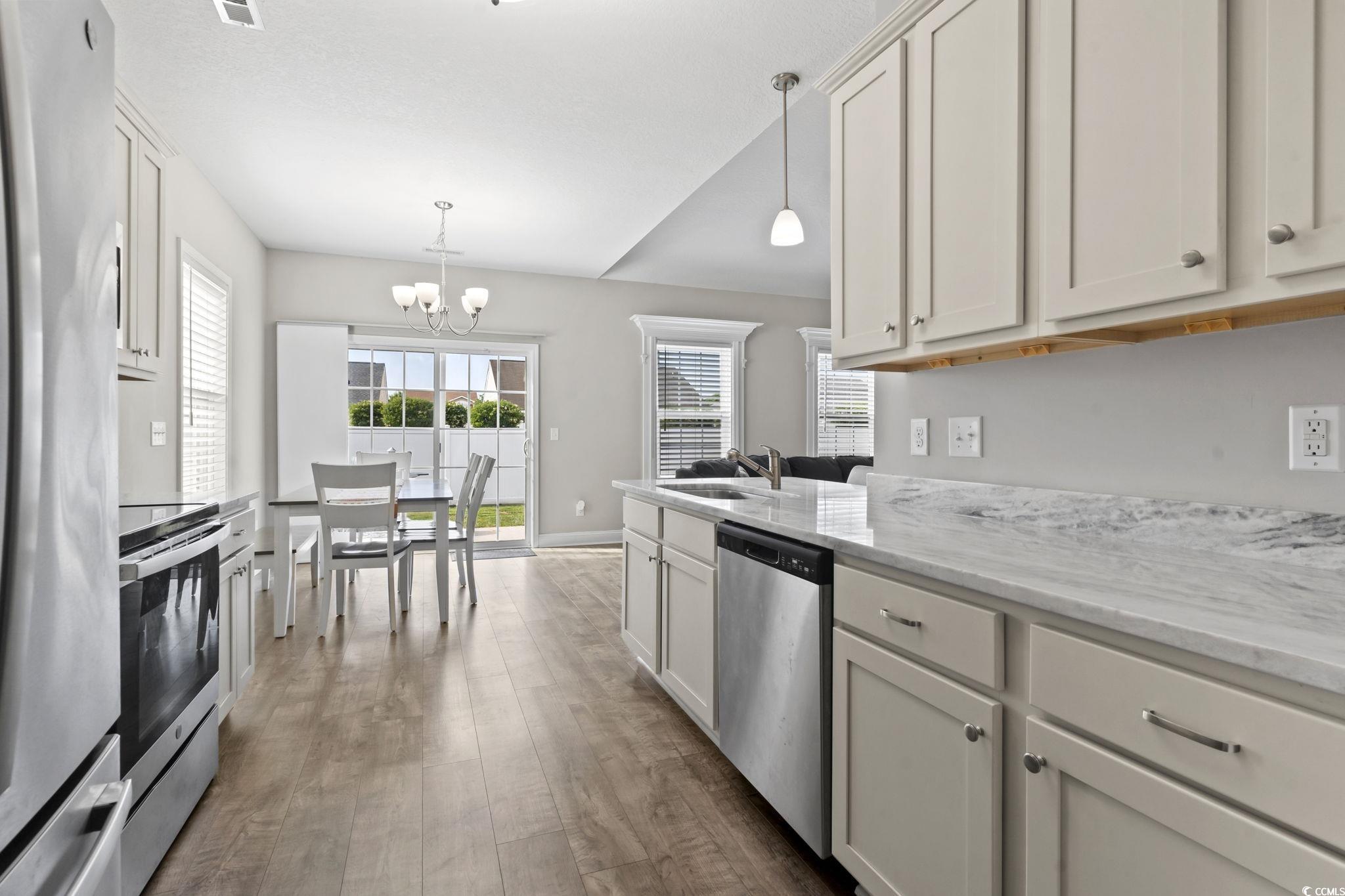 712 Hobonny Loop Property Photo 10
