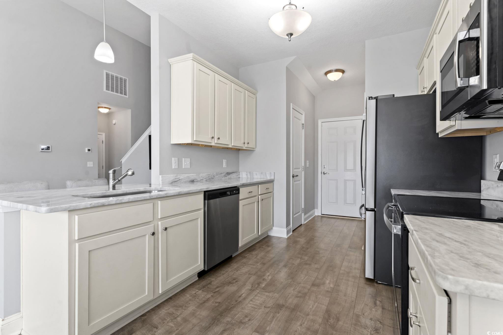 712 Hobonny Loop Property Photo 11