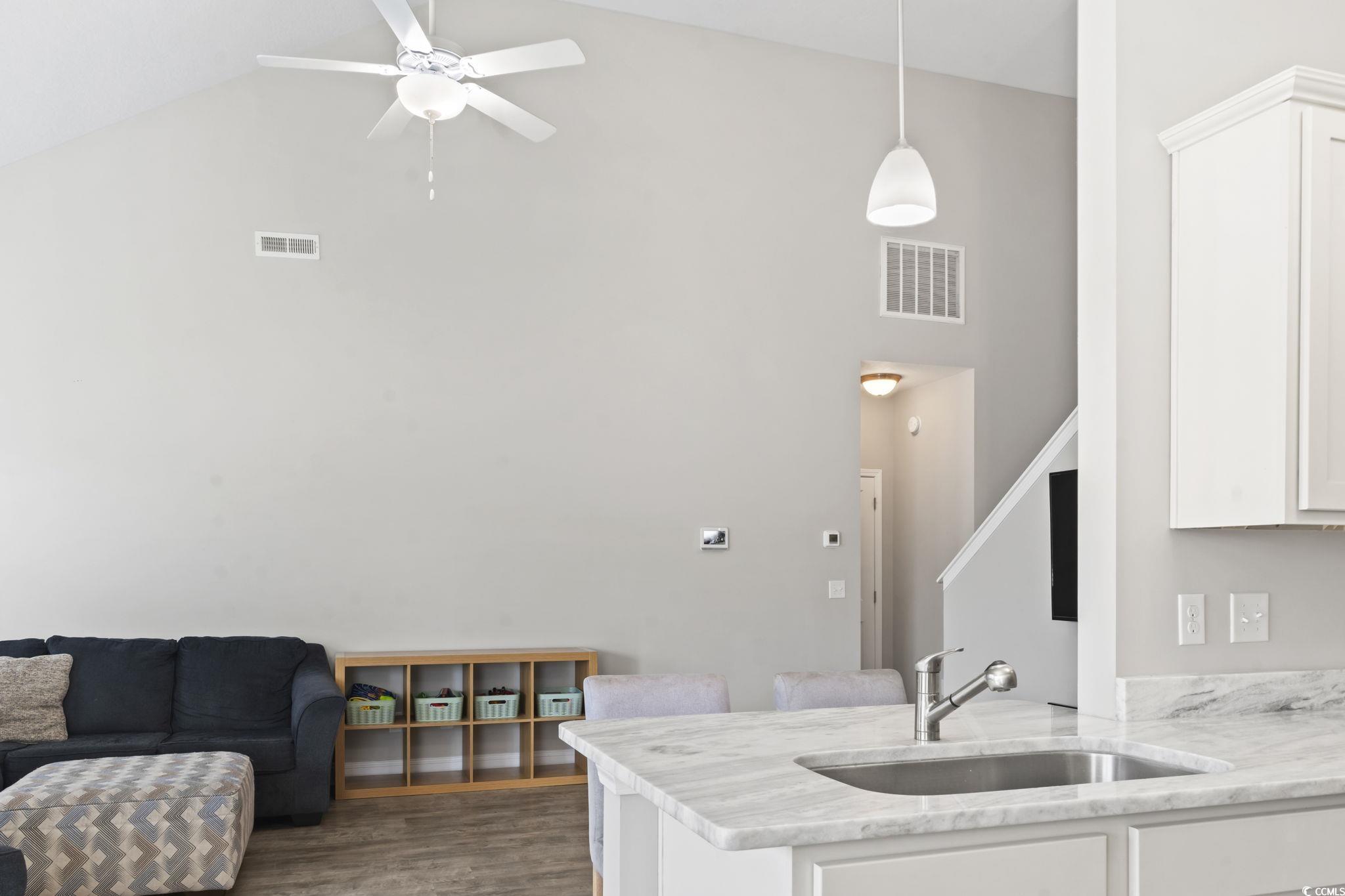 712 Hobonny Loop Property Photo 14