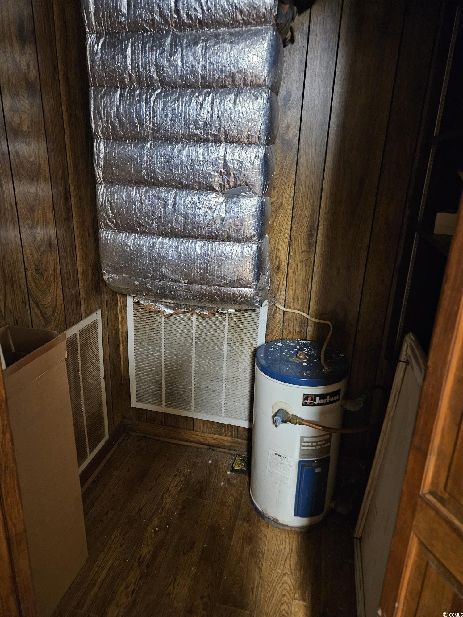 907 Kemper St. Property Photo 6