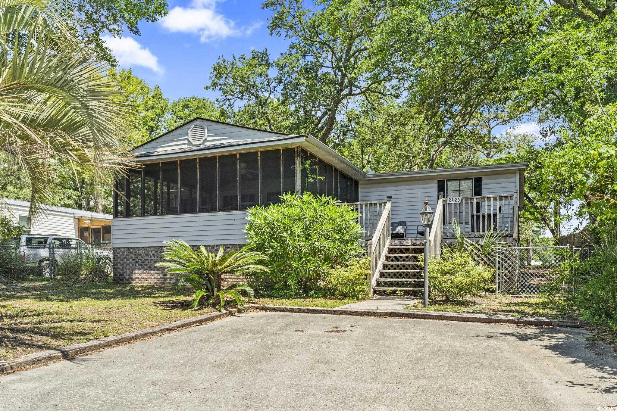 2425 Park St. Property Photo 2