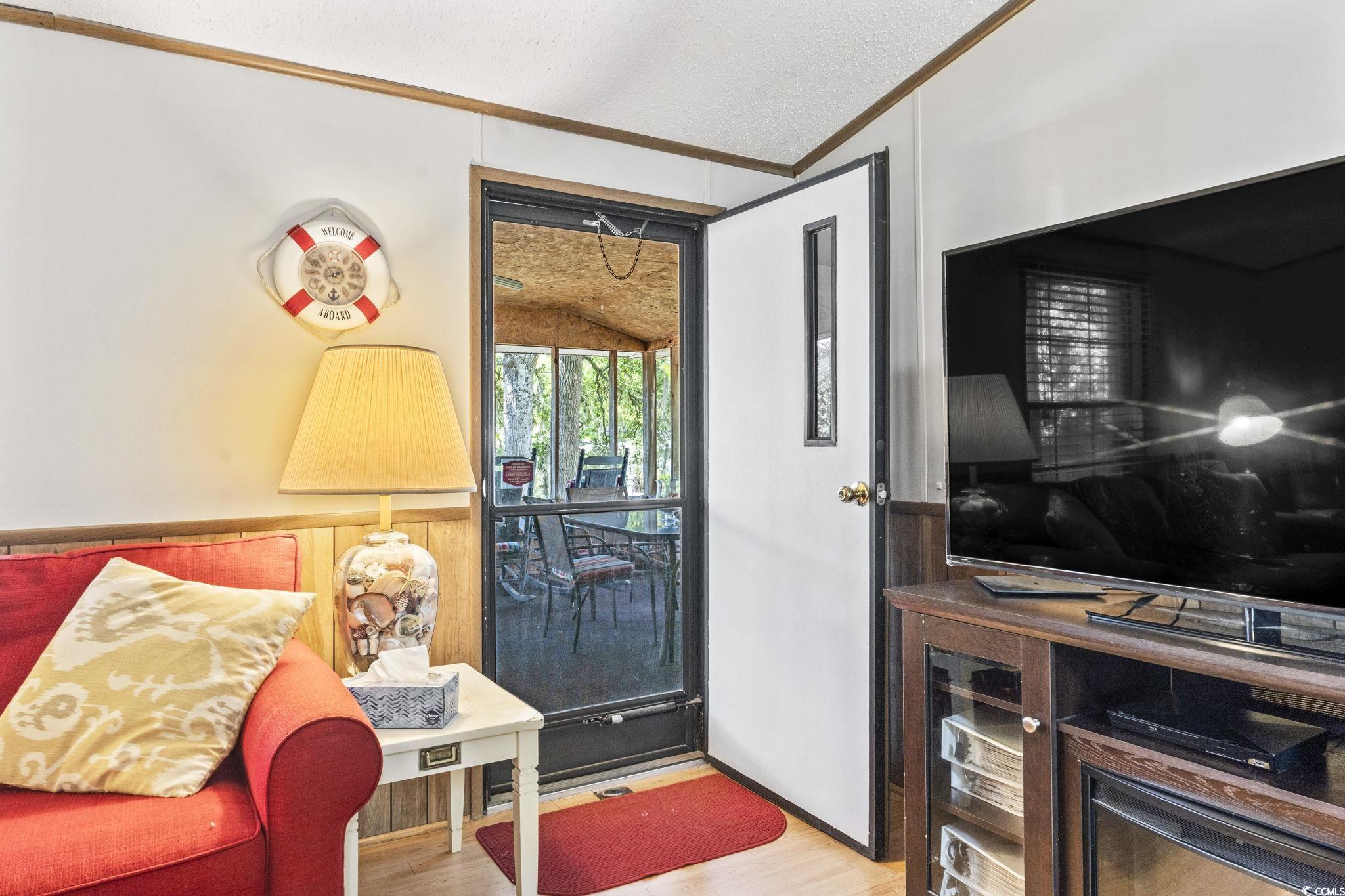 2425 Park St. Property Photo 10