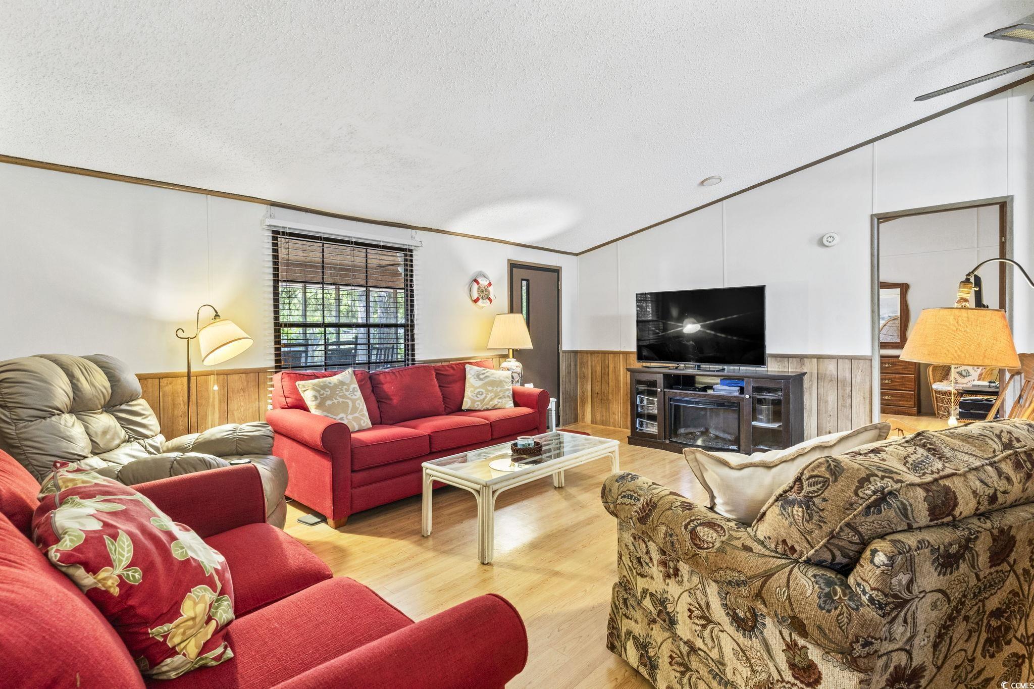 2425 Park St. Property Photo 12