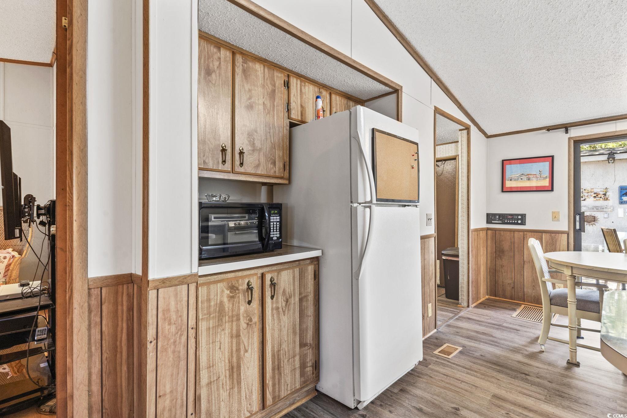 2425 Park St. Property Photo 15