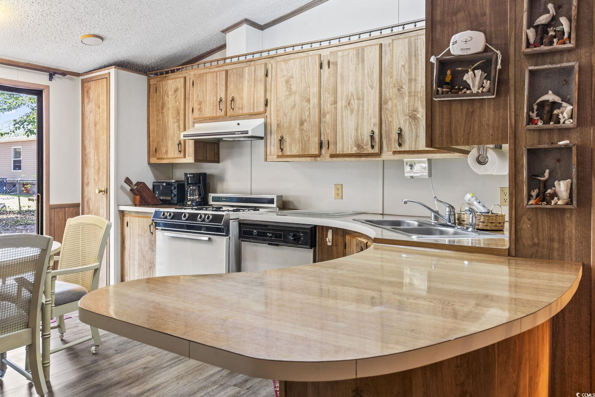 2425 Park St. Property Photo 17