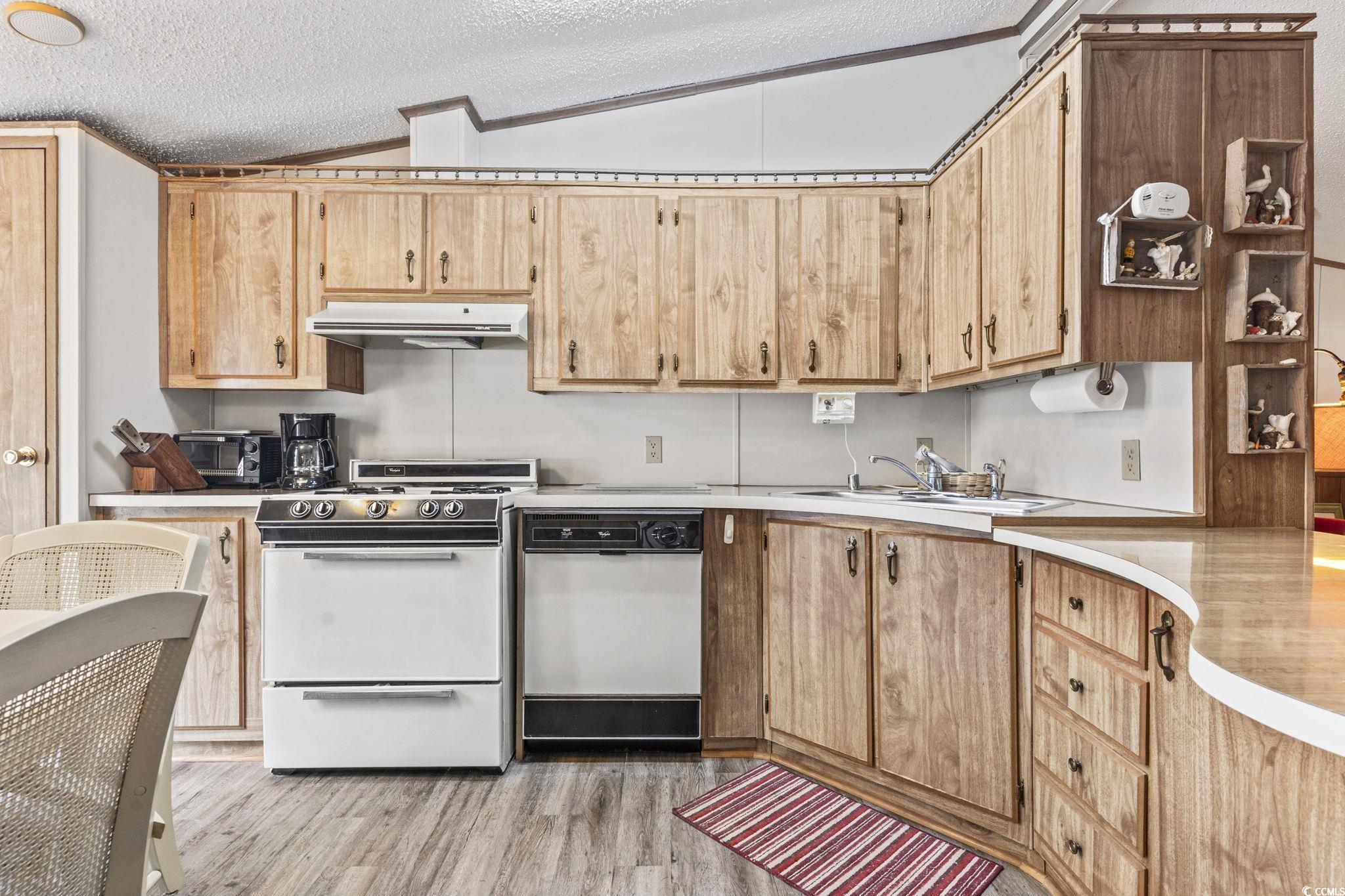 2425 Park St. Property Photo 18