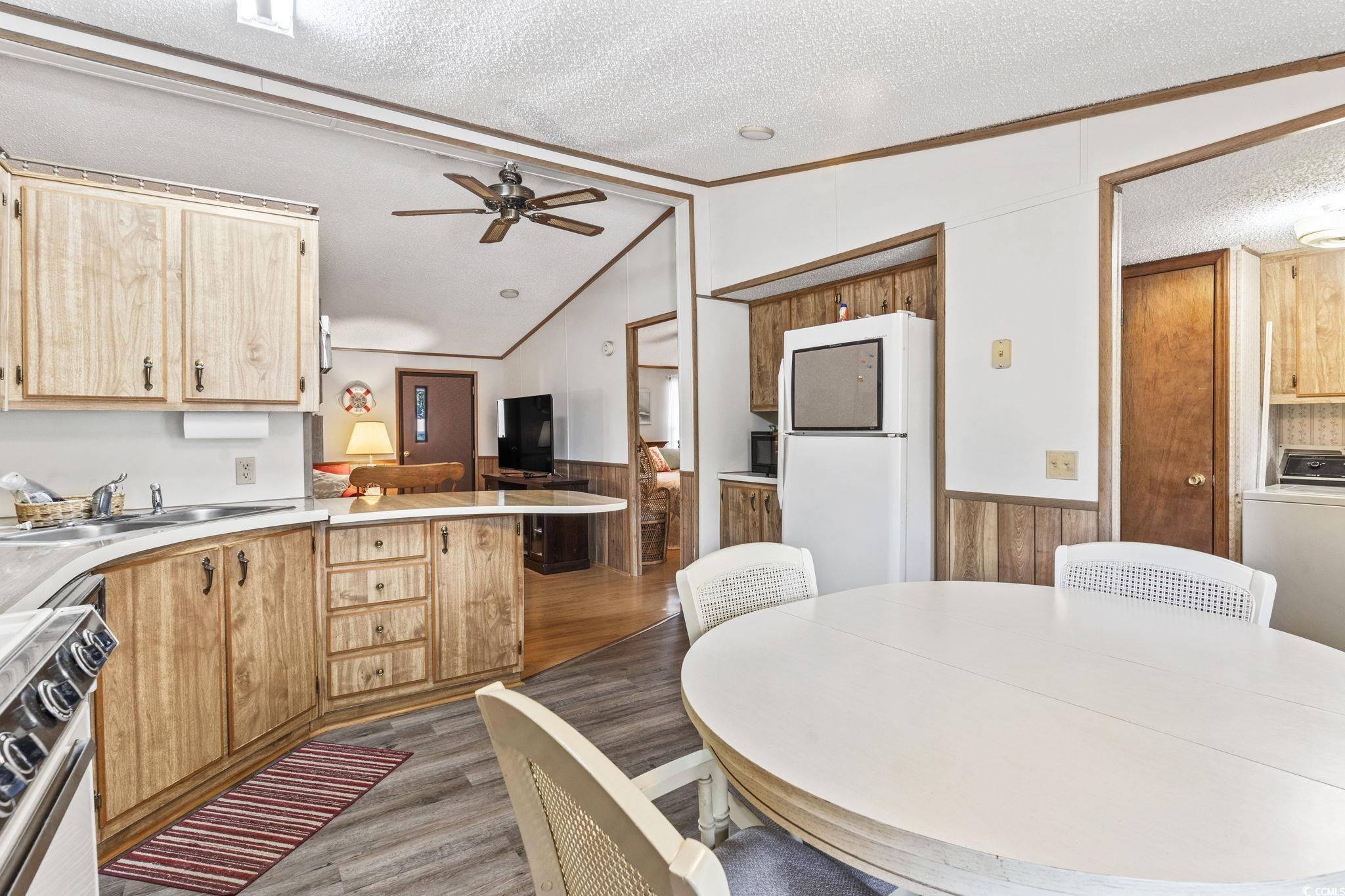 2425 Park St. Property Photo 19