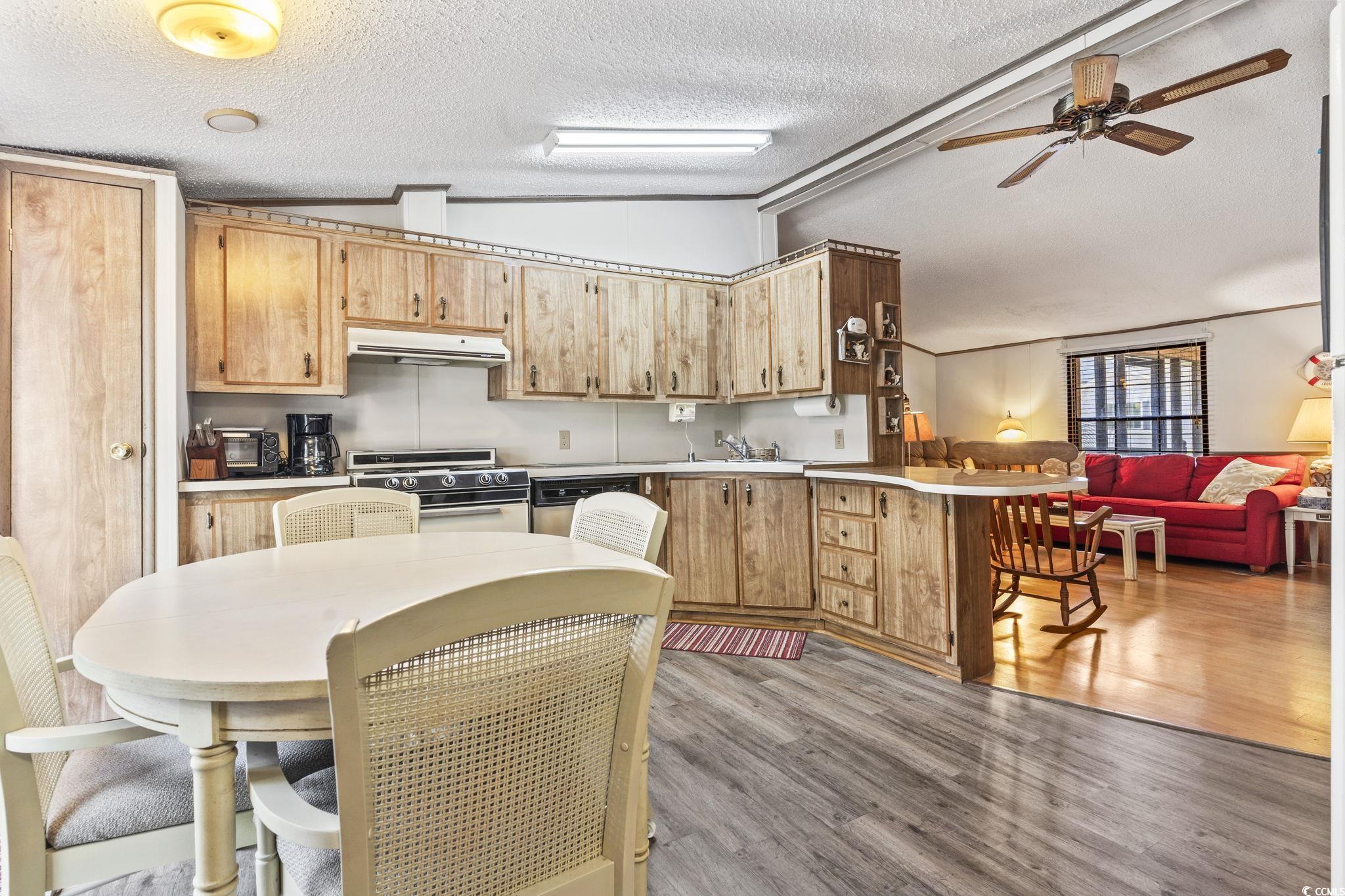 2425 Park St. Property Photo 21