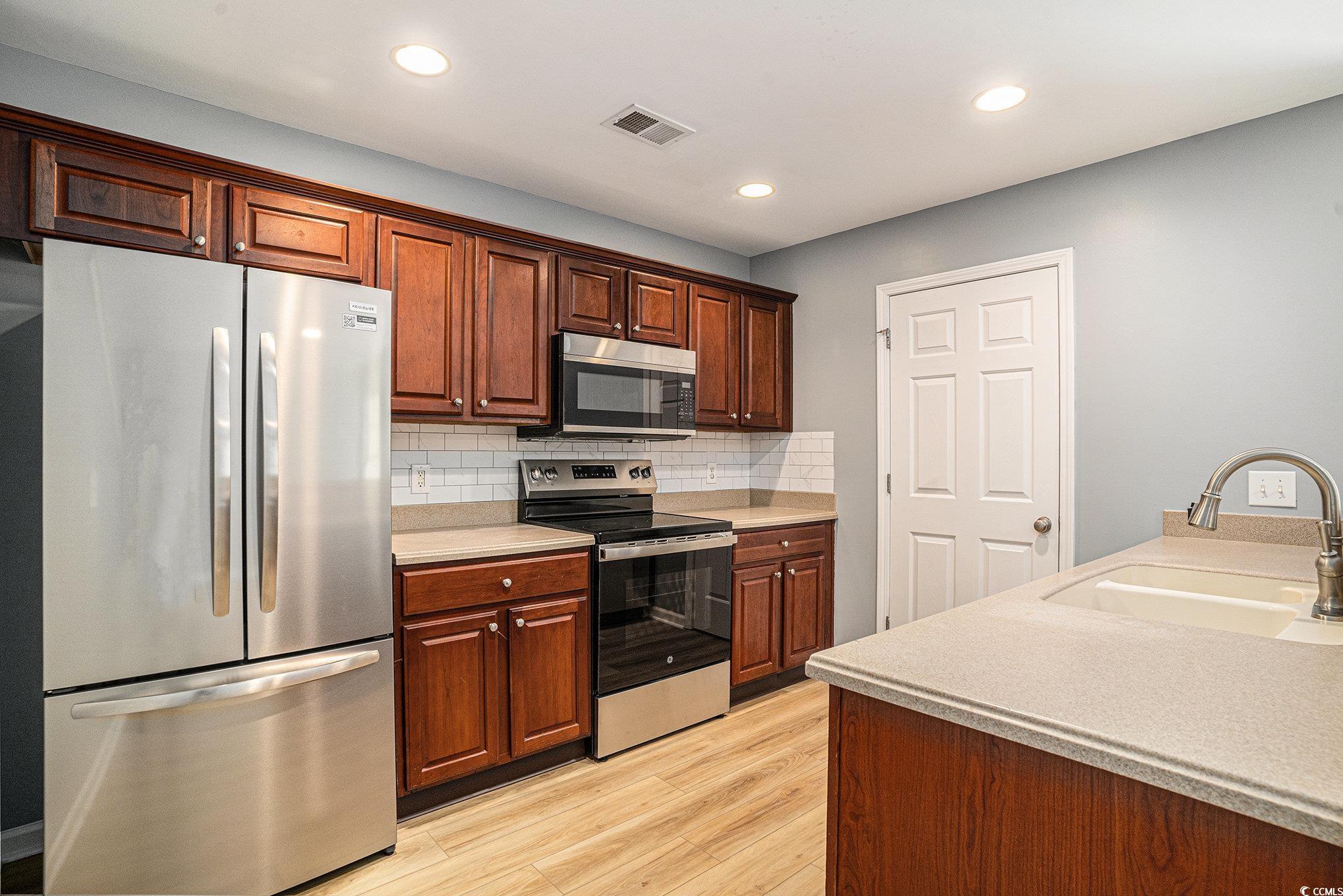 1196 Harvester Circle Property Photo 8