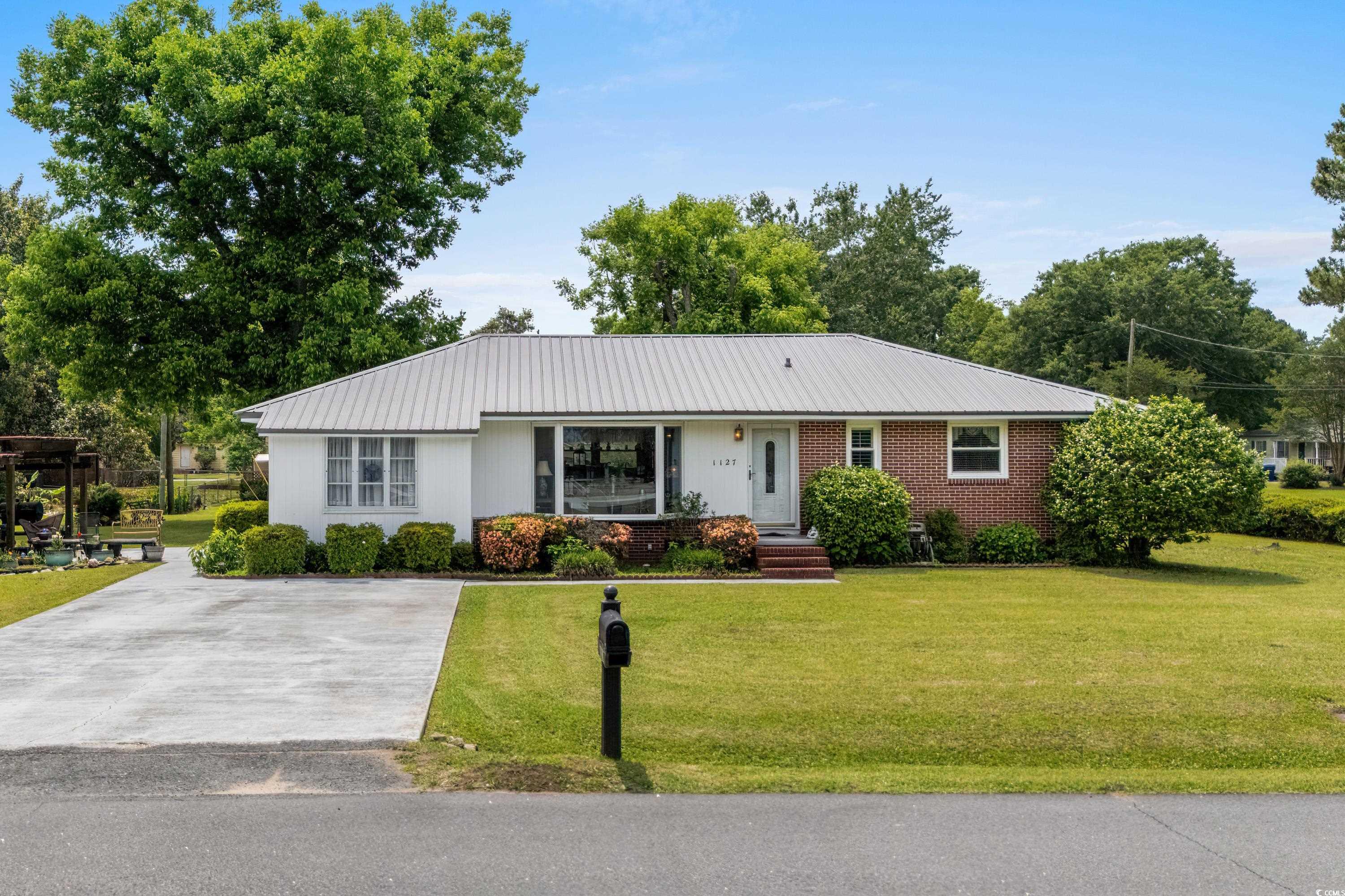 1127 Pine Dr. Property Photo