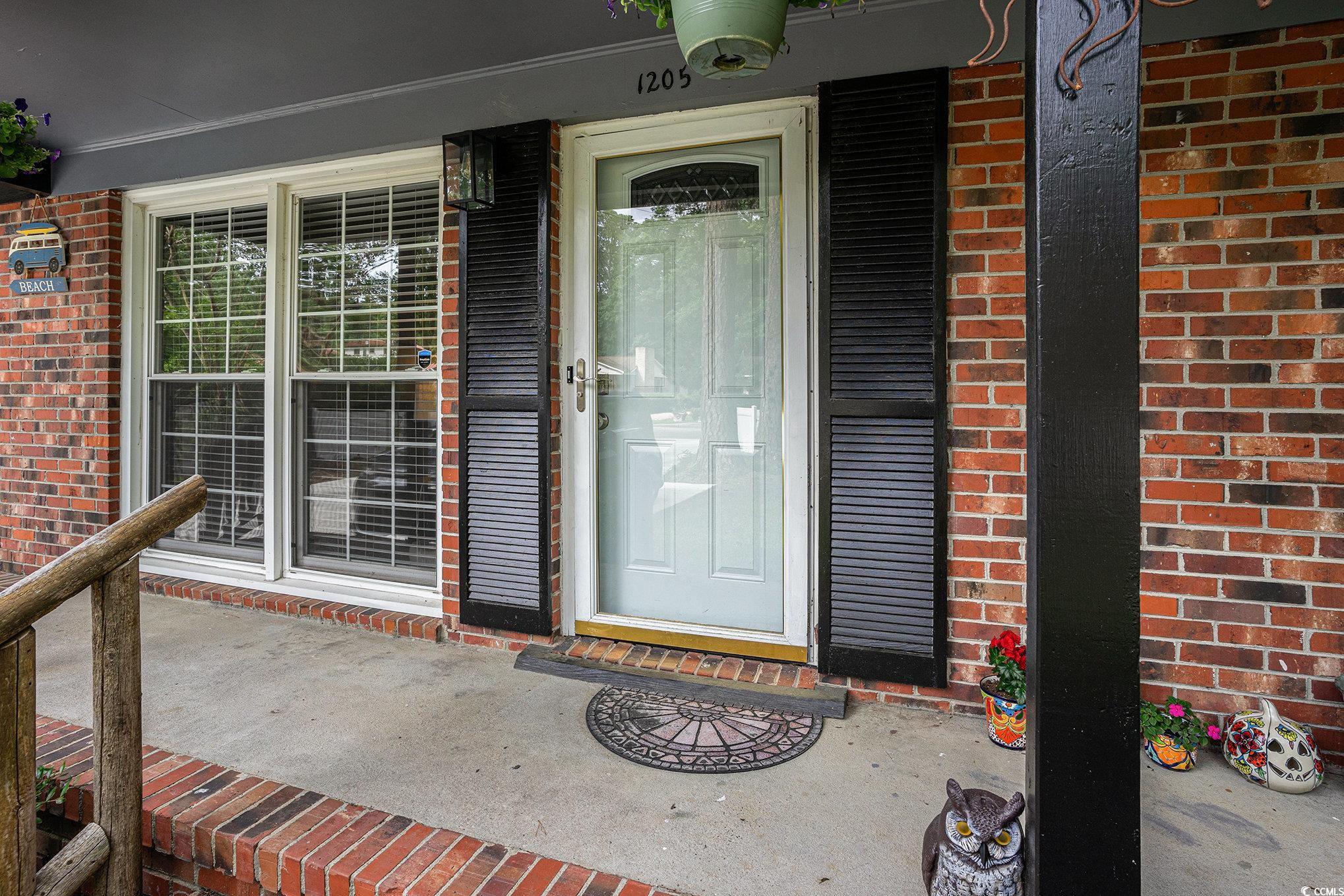 1205 King St. Property Photo 3