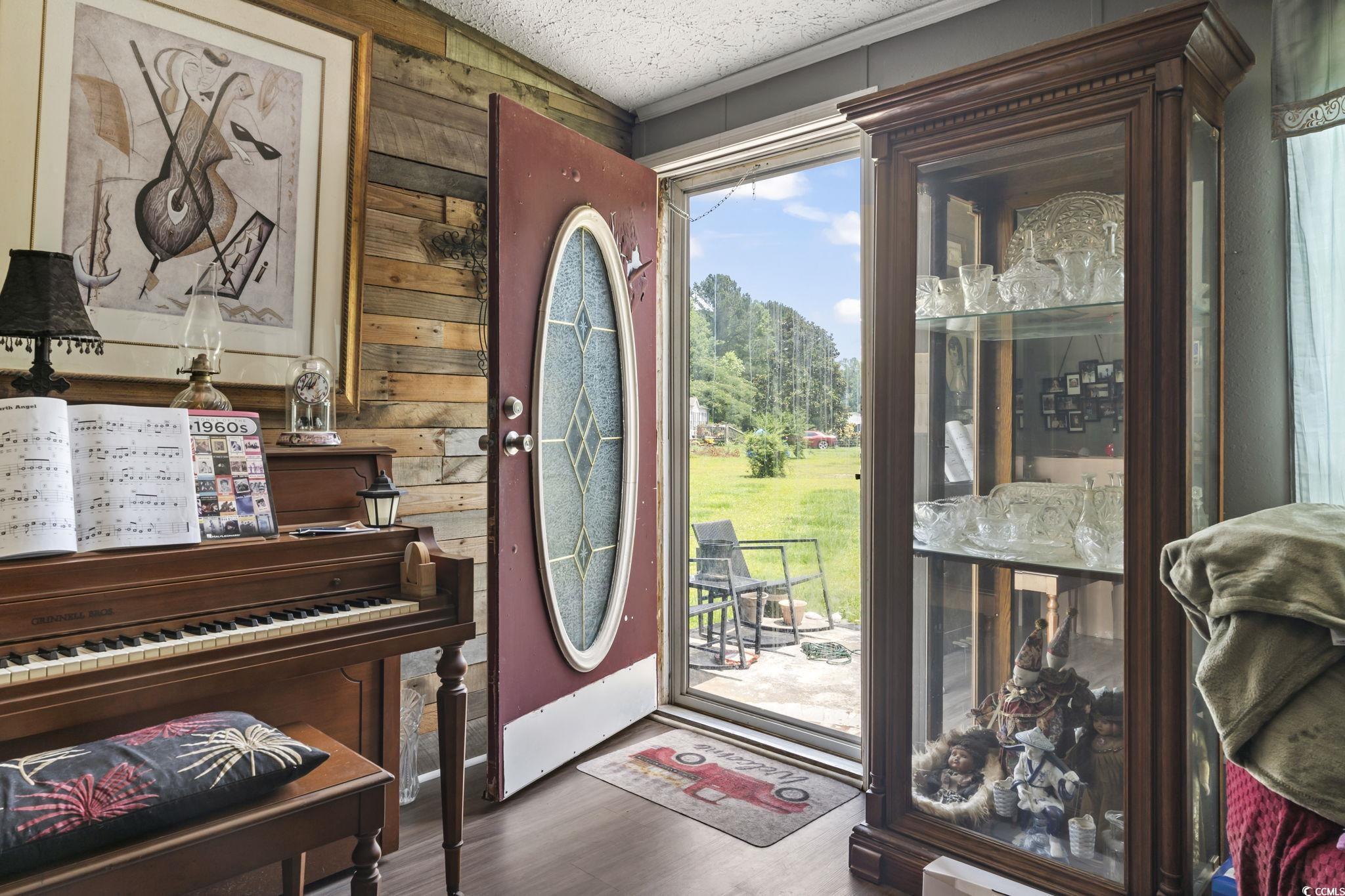 1472 Race Track Rd. Property Photo 2