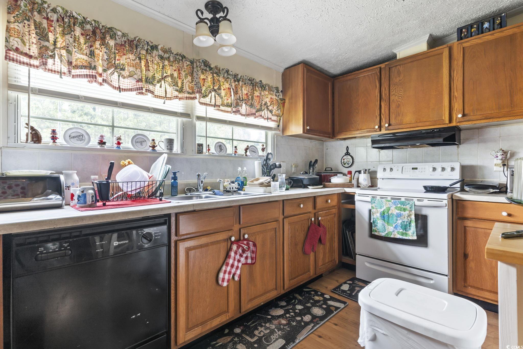 1472 Race Track Rd. Property Photo 5