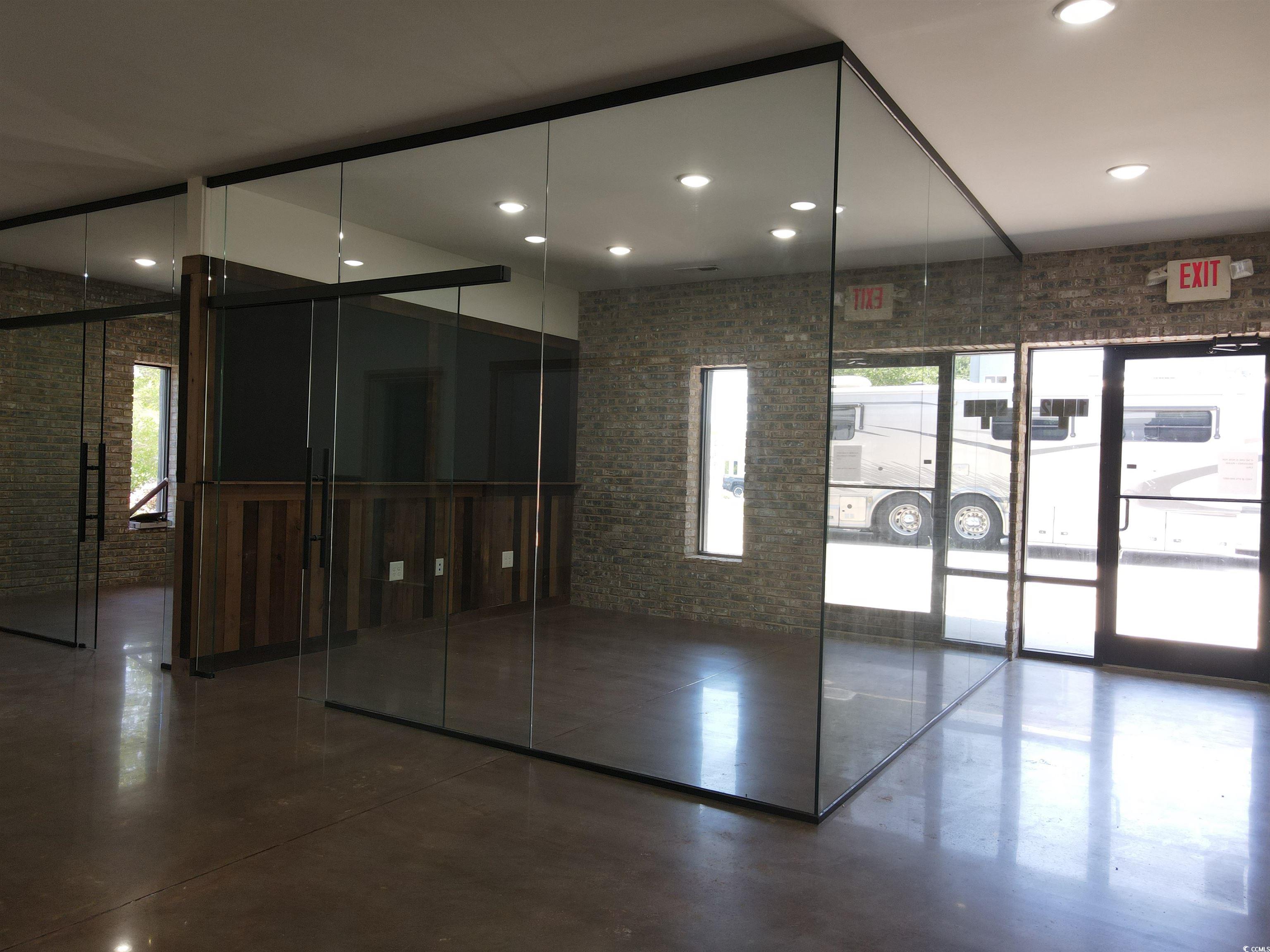 1582 American Way Property Photo 4