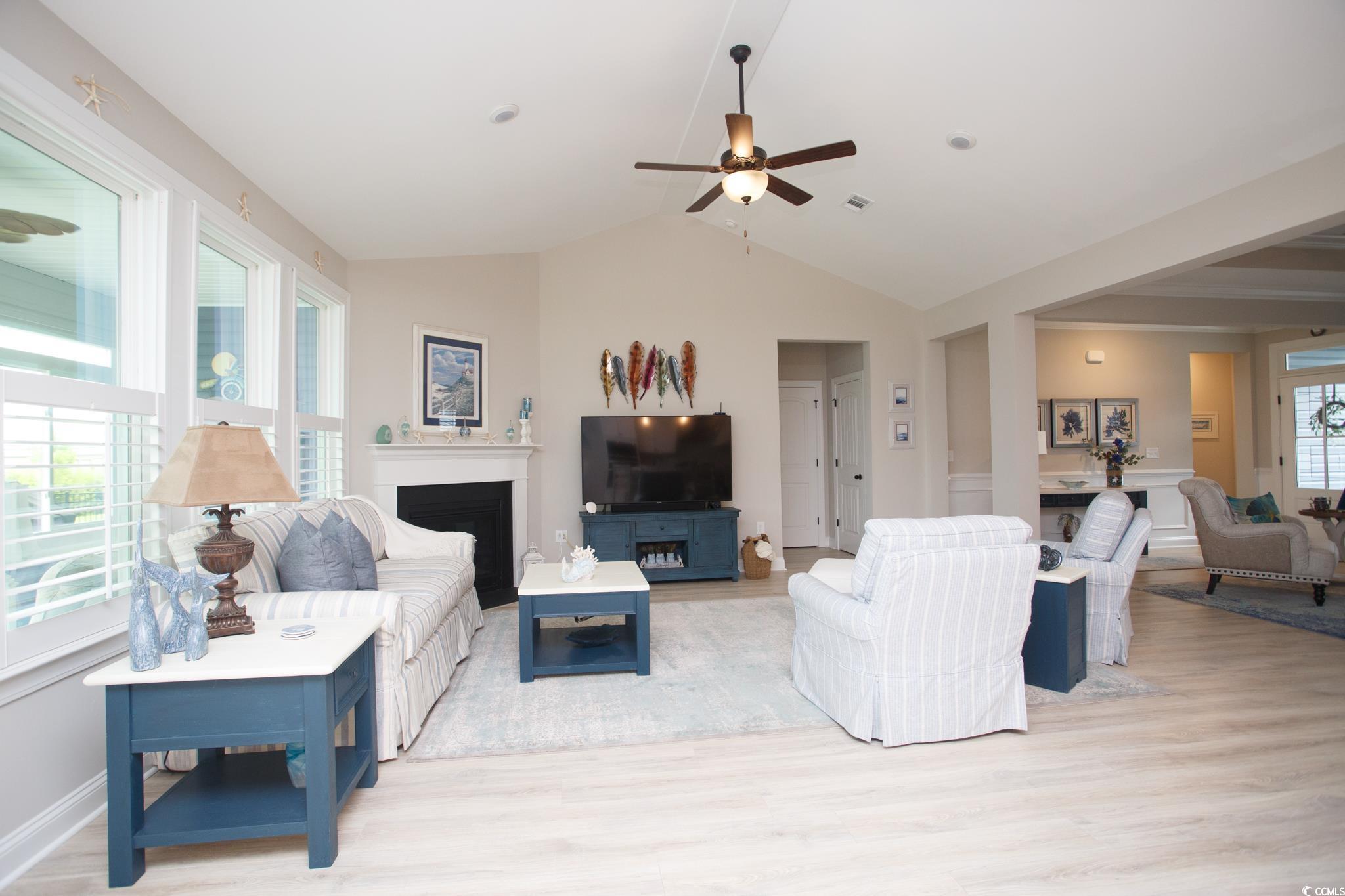 383 Mikita Dr. Property Photo 7